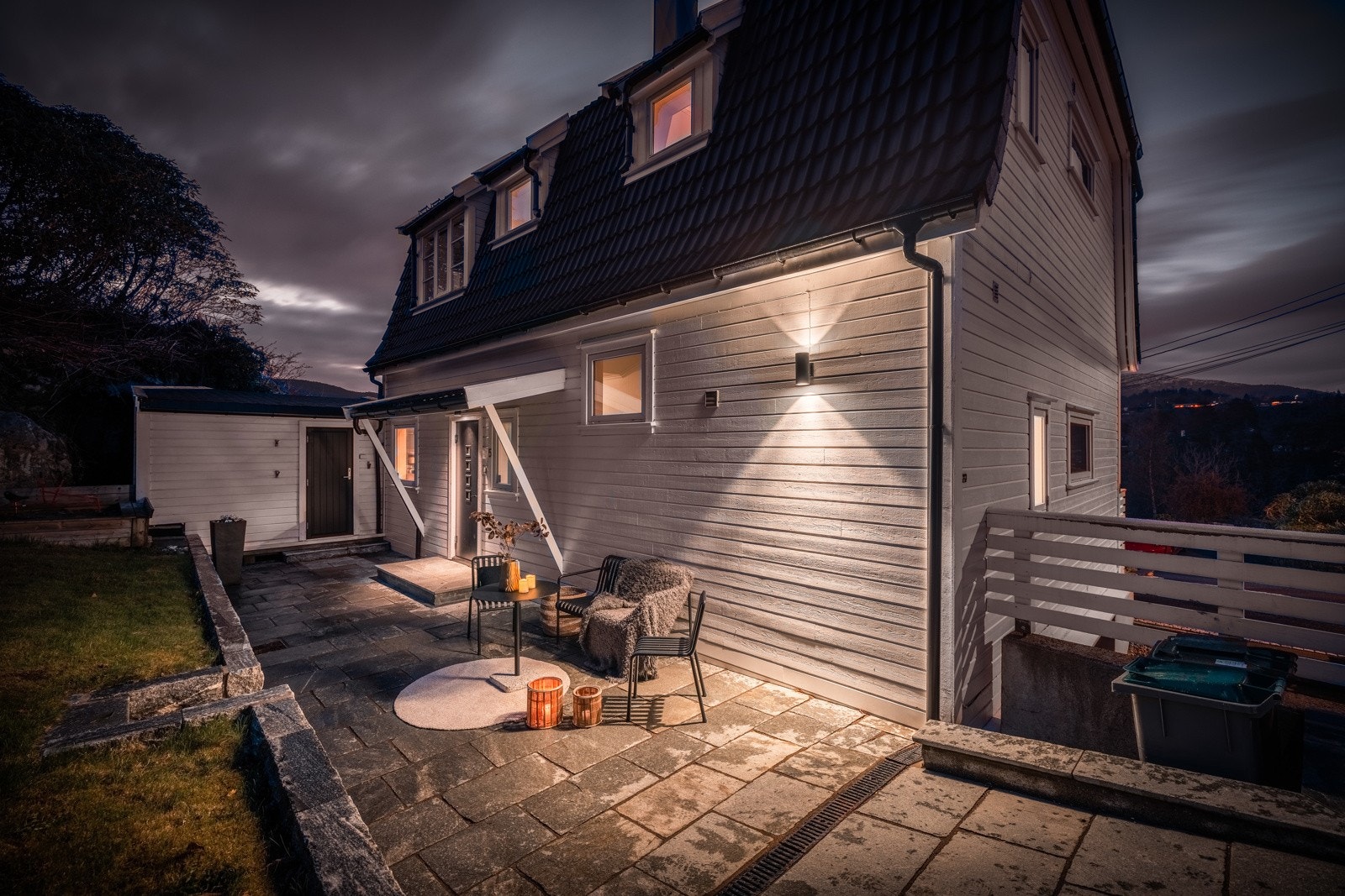 - Uteplass på baksiden av huset - Galleribilde