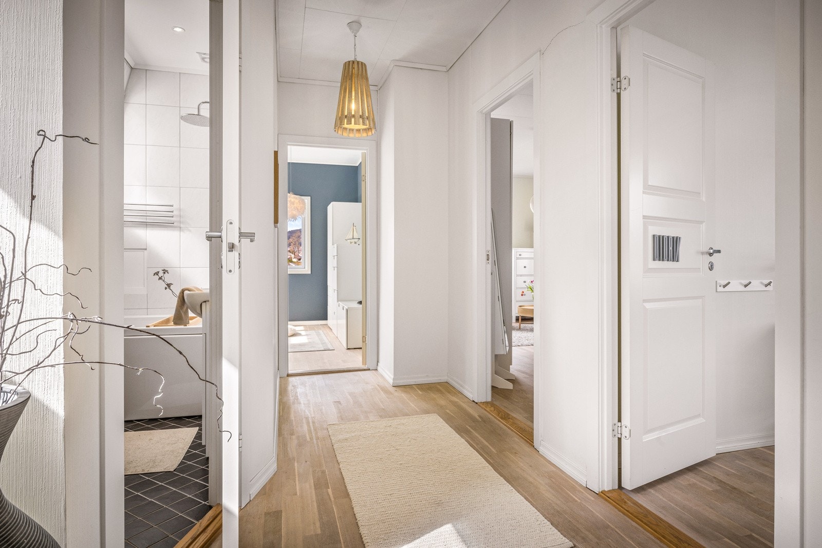 - Her er det tre stk. soverom, innvendig bod og bad - Galleribilde