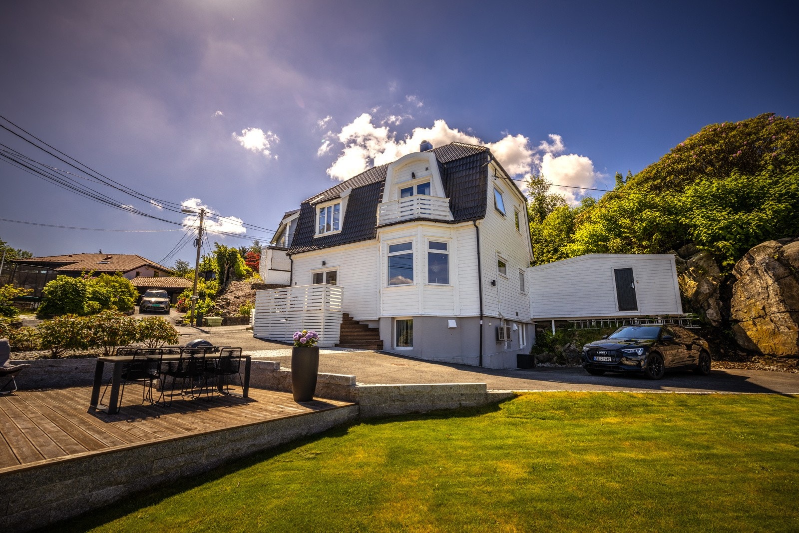 - Hagen er vesentlig oppgradert i 2017 av anleggsgartnere fra Steinsenteret Åsane Sand og Singel - Galleribilde