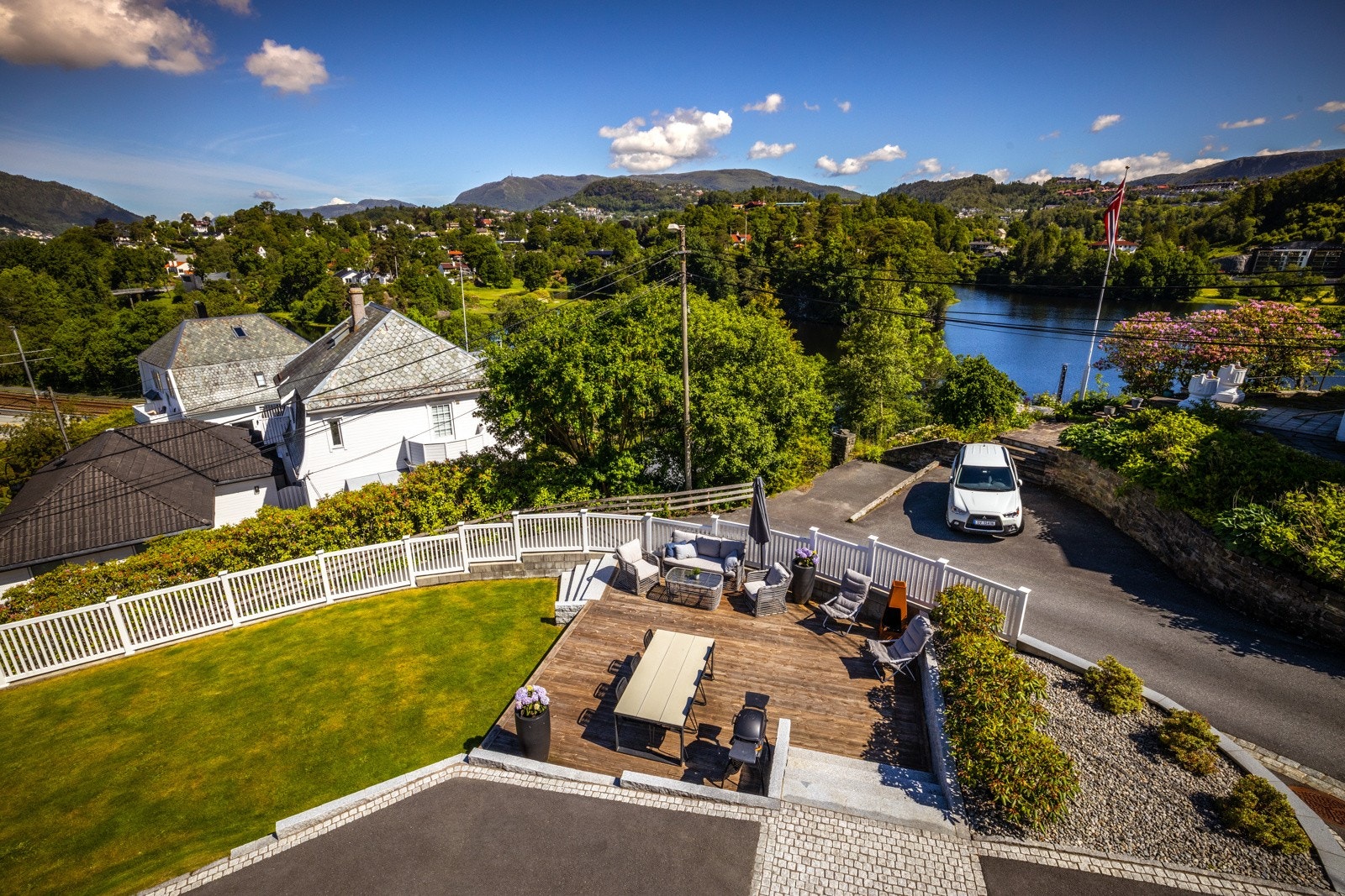 - Fri utsikt mot Løvstakken, Ulriken og Nesttunvannet - Galleribilde