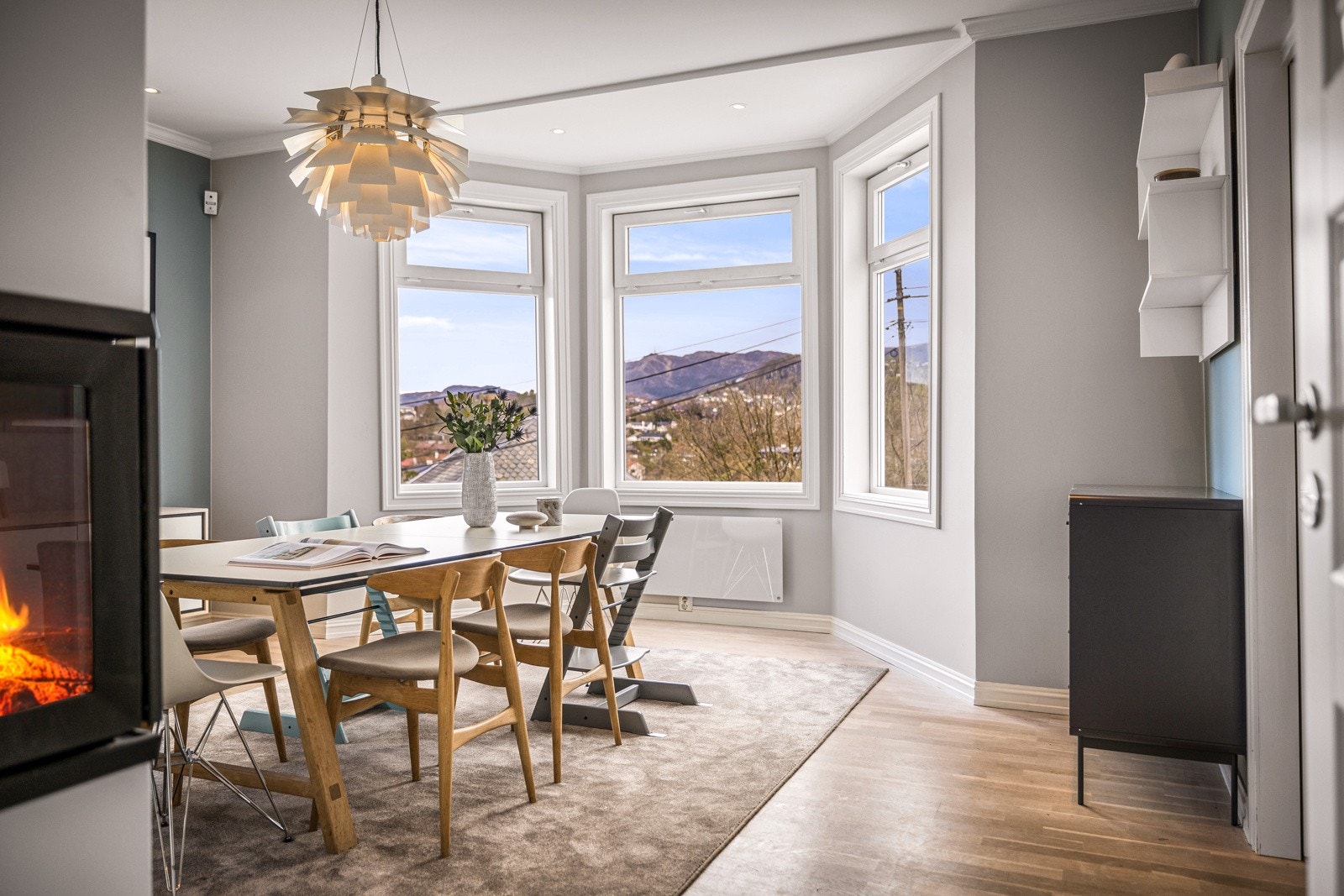 - Innbydende spisestue på hele 32 kvm - Galleribilde