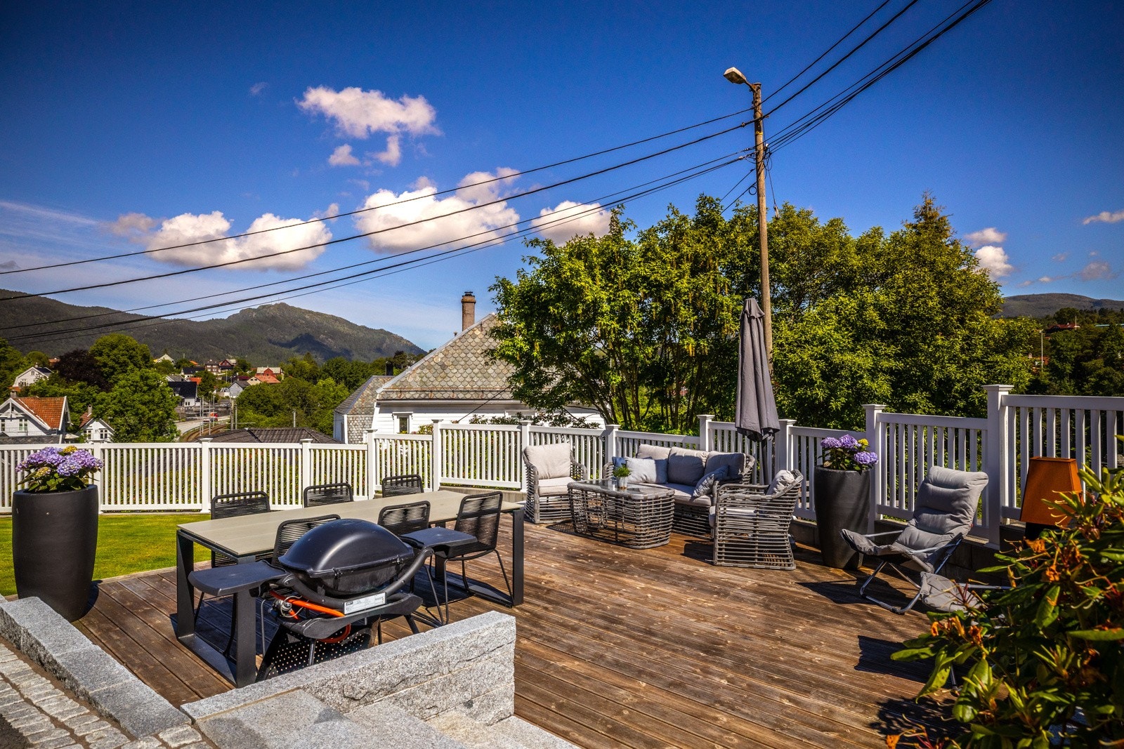 - Her kan man nyte sol fra tidlig morgen til ca. kl. 22:00 midtsommers - Galleribilde