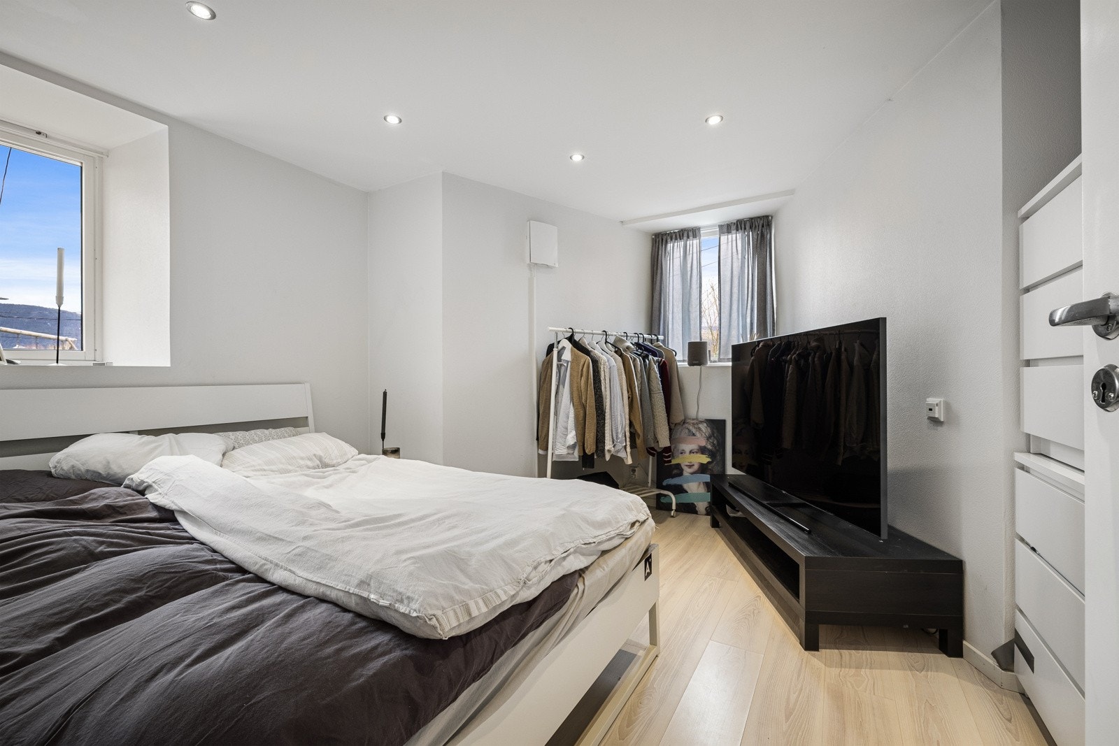 - Det er to soverom. Leiligheten har tidligere vært utleid for kr. 12.500 per måned - Galleribilde