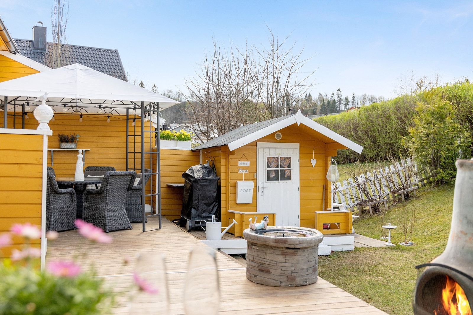 Legg merke til dokkestuen som er perfekt for de minste som står i stil med resten av huset. Galleribilde