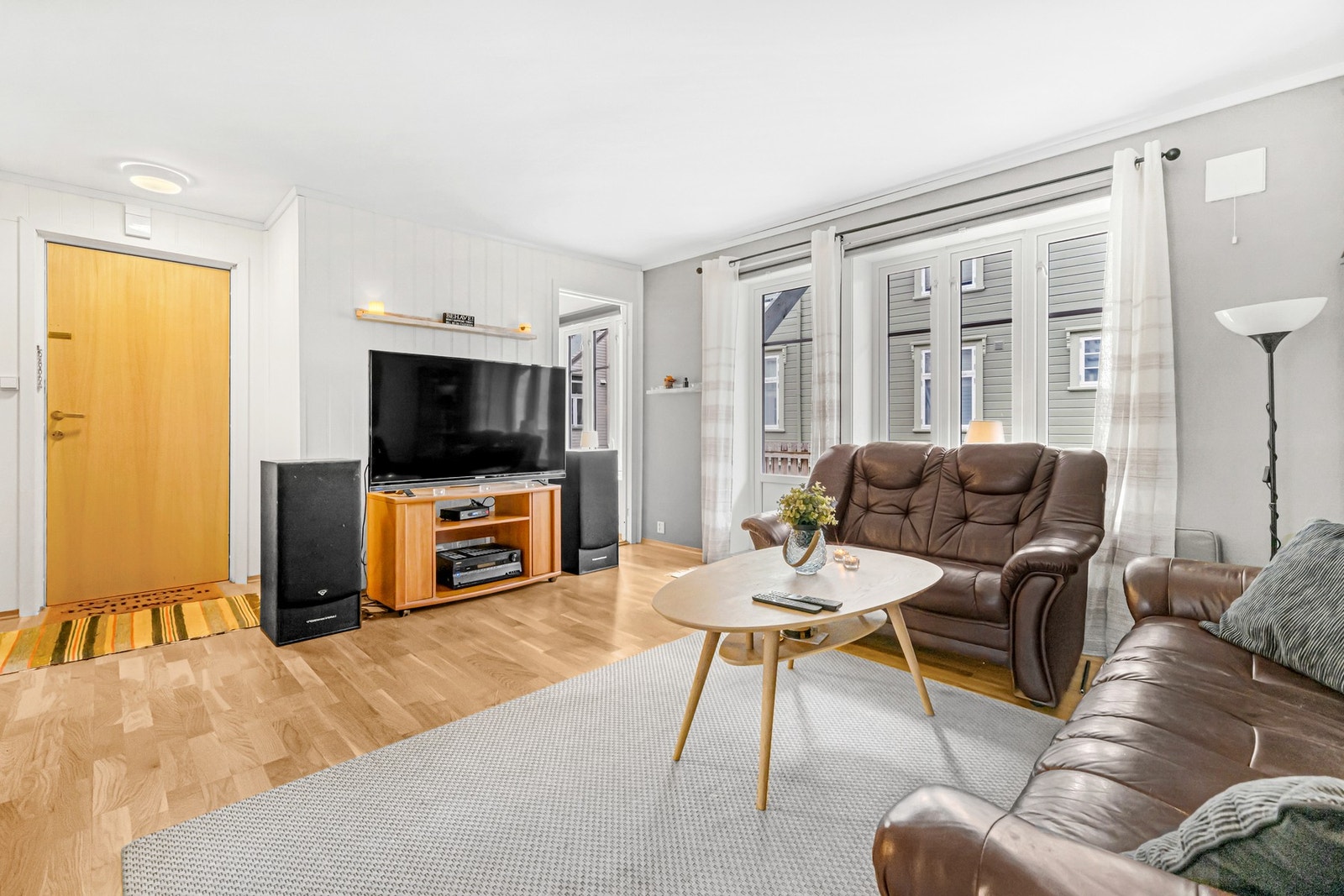 Leiligheten ligger i 1.etg i skjermet bygård i bakgård. Galleribilde
