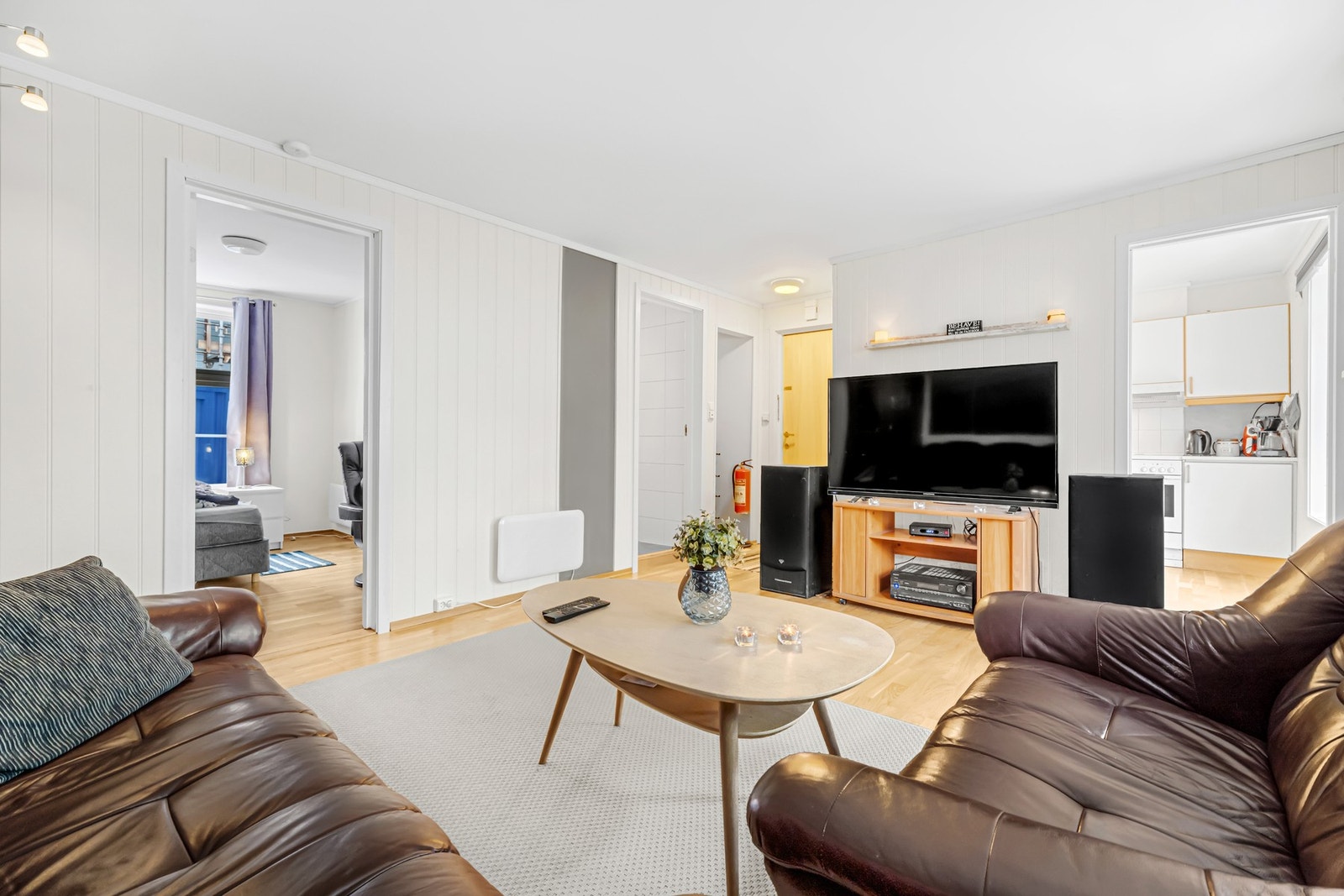 Boligen ligger svært sentralt til i Trondheim og har gangavstand til "alt" man trenger i hverdagen. Fra stuen har man utgang til uteplass som vil være god å bruke i sommerhalvåret. Galleribilde