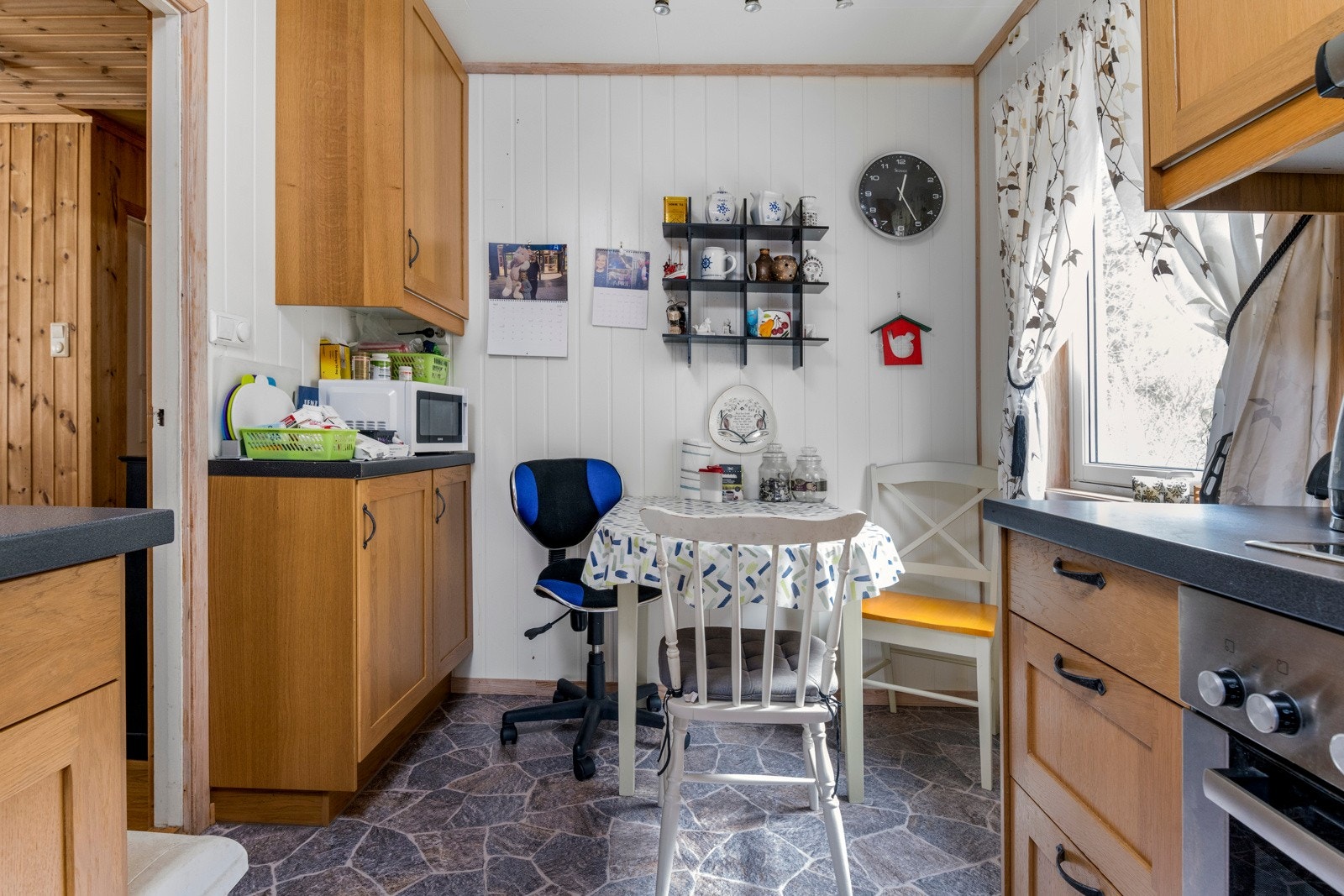 Plass til spiseplass på kjøkkenet. Galleribilde