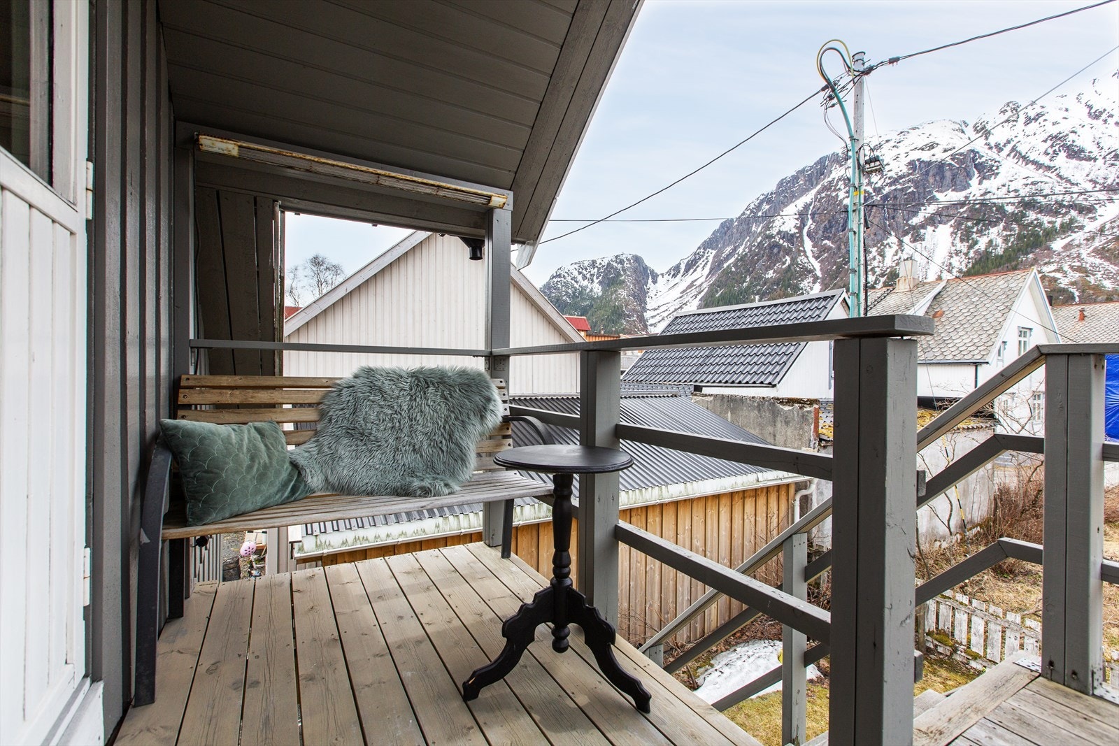 Plass for hagemøbler på altanen Galleribilde