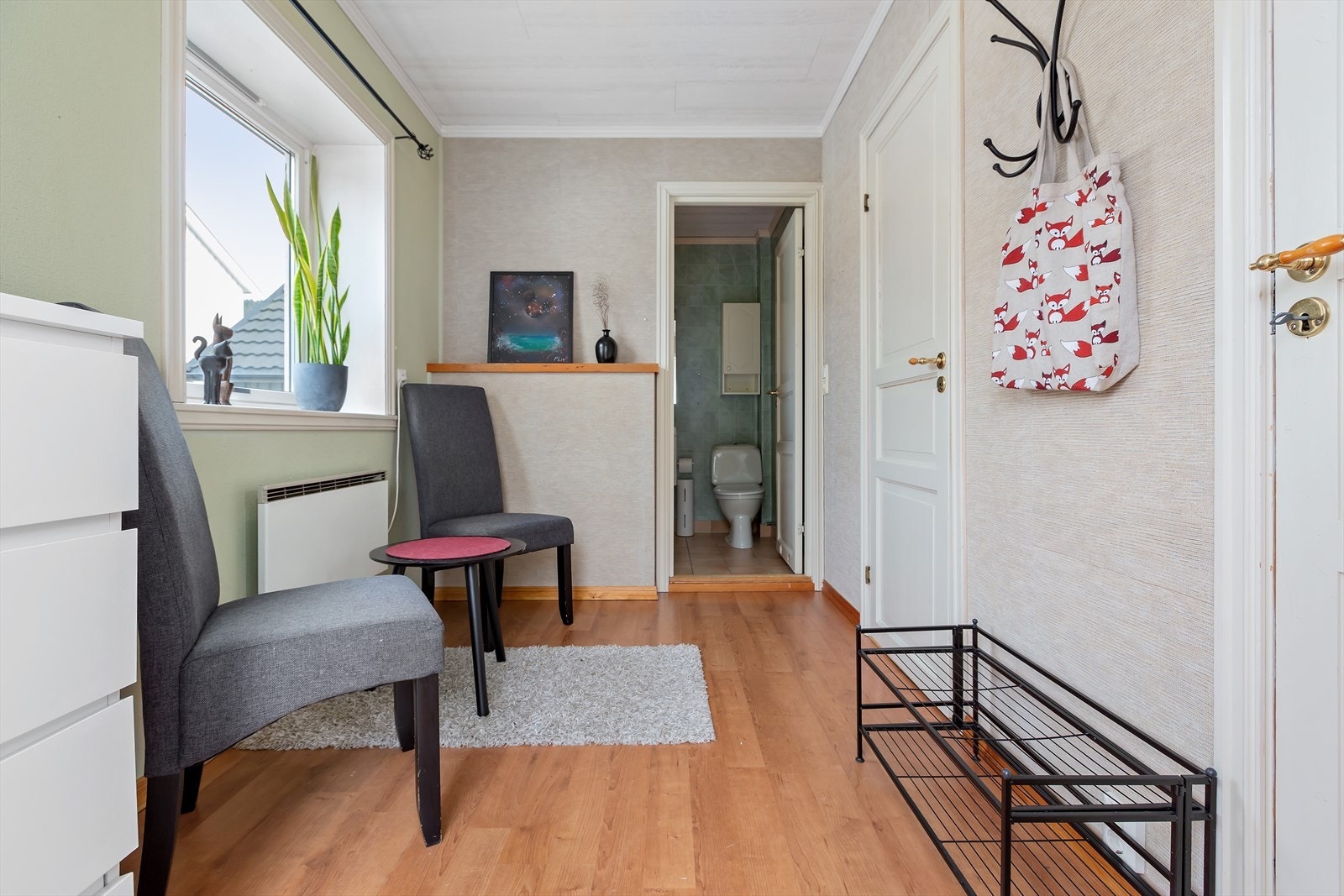 Hyblene har egen inngangsparti og man kommer rett inn i
felles gang/kjøkken. Galleribilde