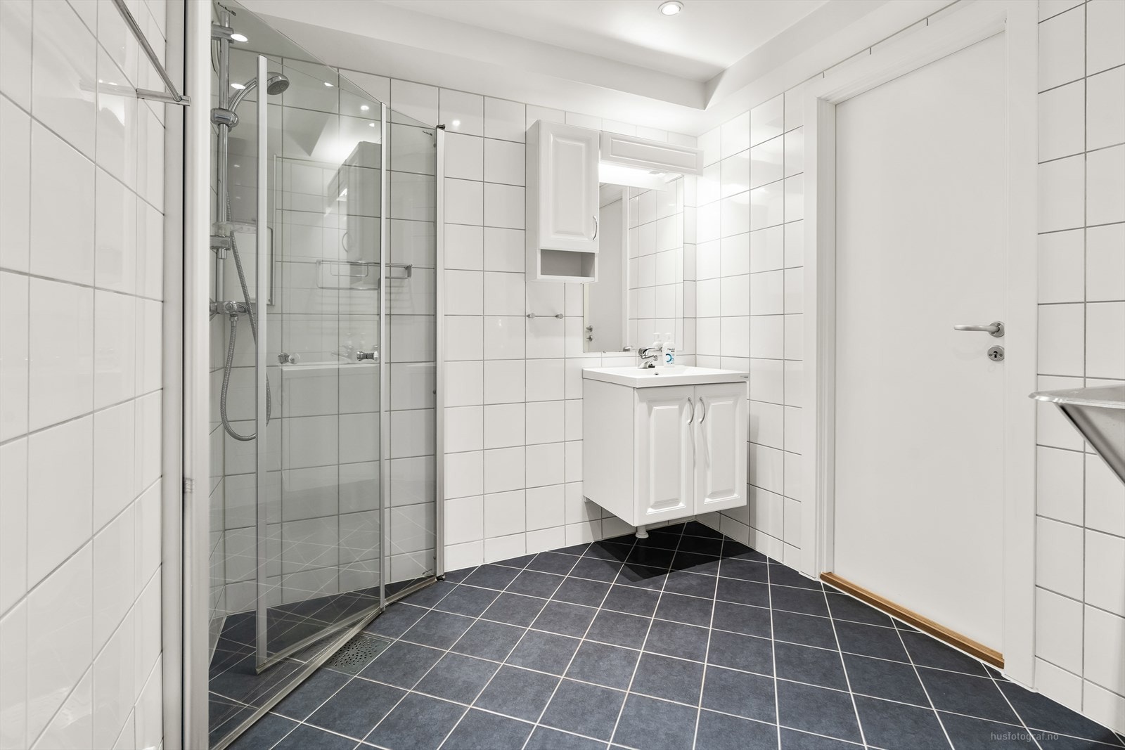 Romslig moderne bad Galleribilde