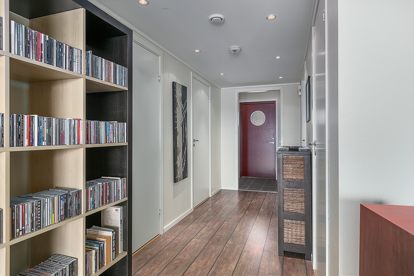 I gangen er det downlights i taket. Galleribilde