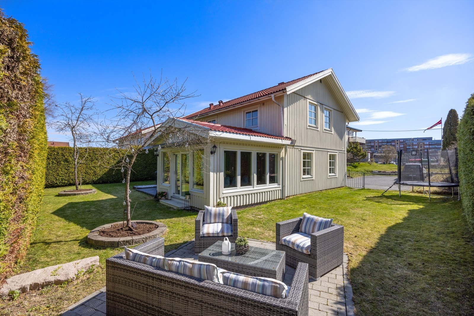 Kjedet enebolig med barnevennlig beliggenhet innerst i blindvei med lite trafikk Galleribilde