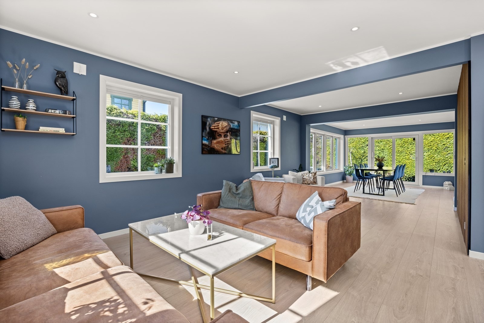 Boligen ble oppført i 2001 og går over 2 etasjer Galleribilde