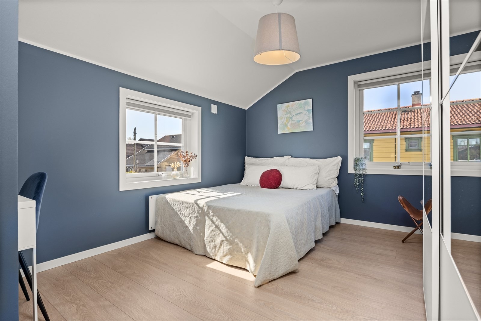 Soverom 2 med skyvdørsgarderobe Galleribilde