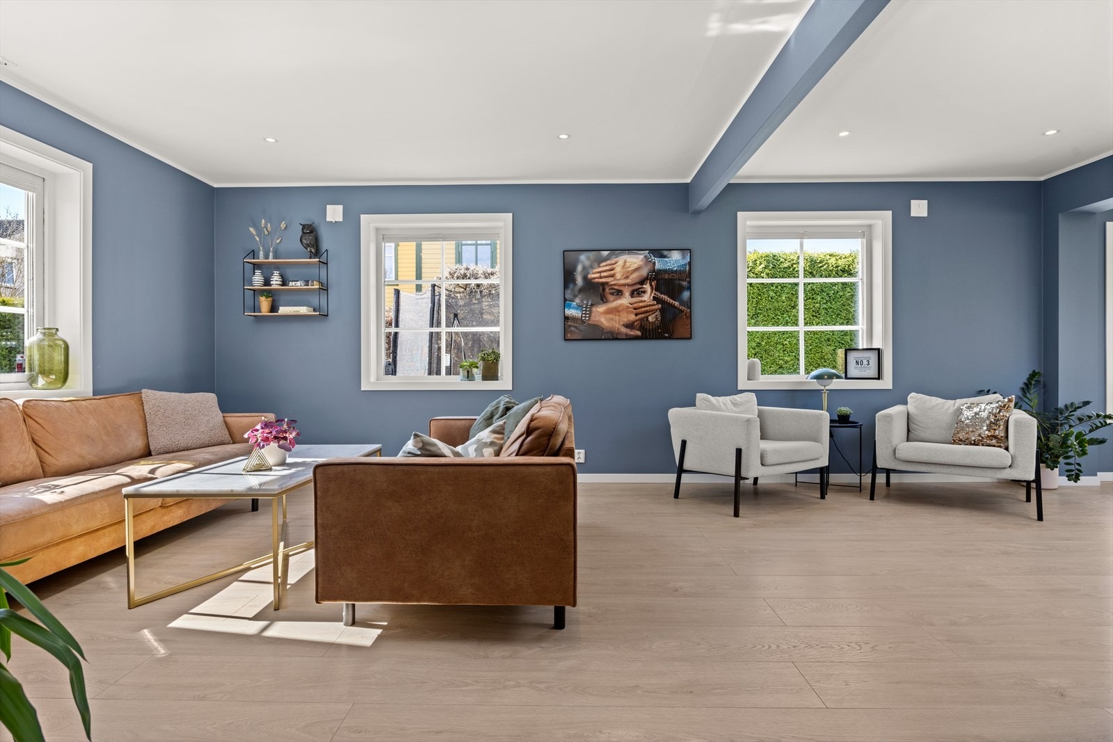 Det ble montert nye spotter i stuen, kjøkken og bad i 2020, samt nye brytere i hele huset utenom takstikk i stue og kjøkkenet Galleribilde