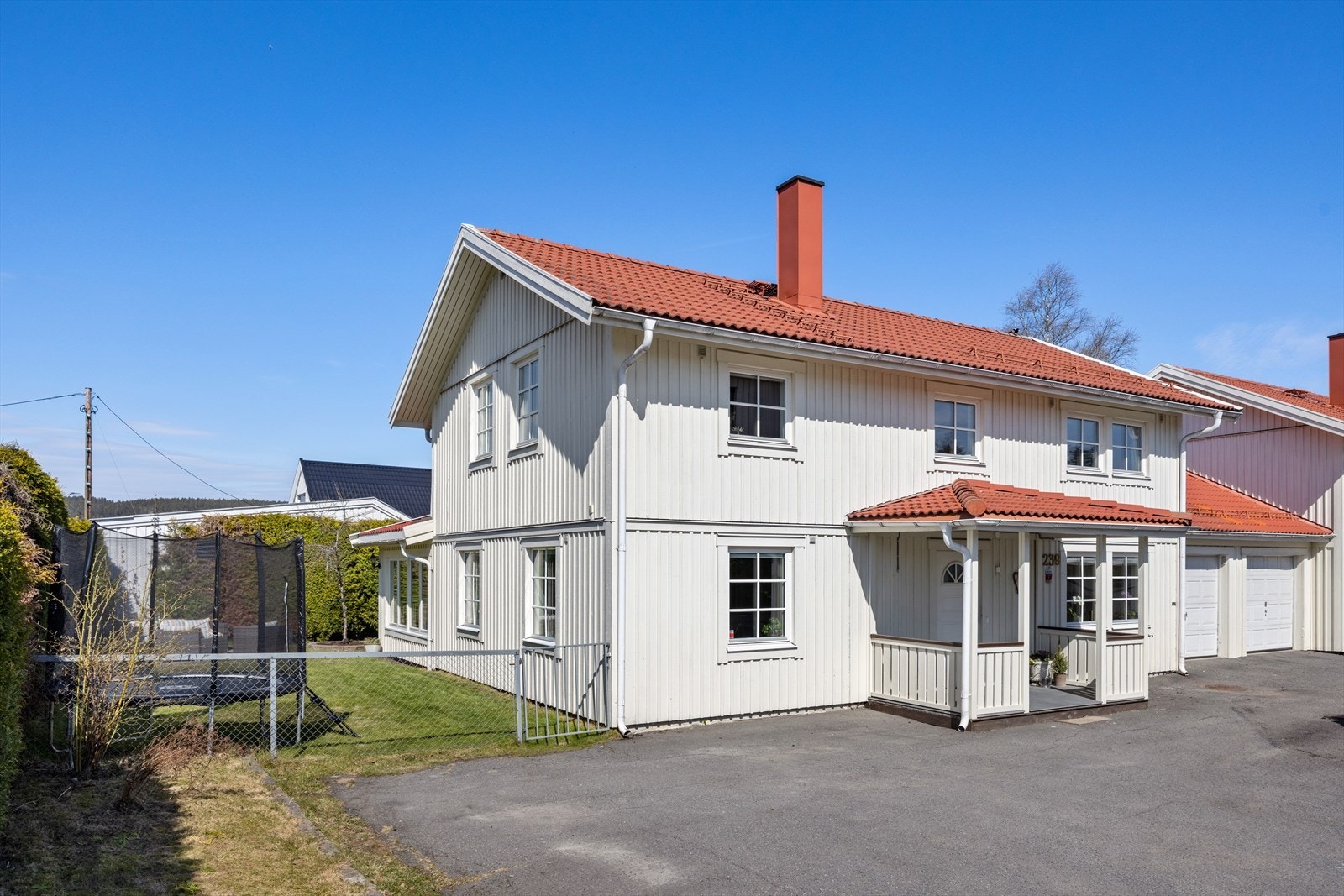 Bo trygt og godt med nærhet til skoler, barnehager, offentlig kommunikasjon, samt et rikt utvalg av fasiliteter og servicetilbud Galleribilde