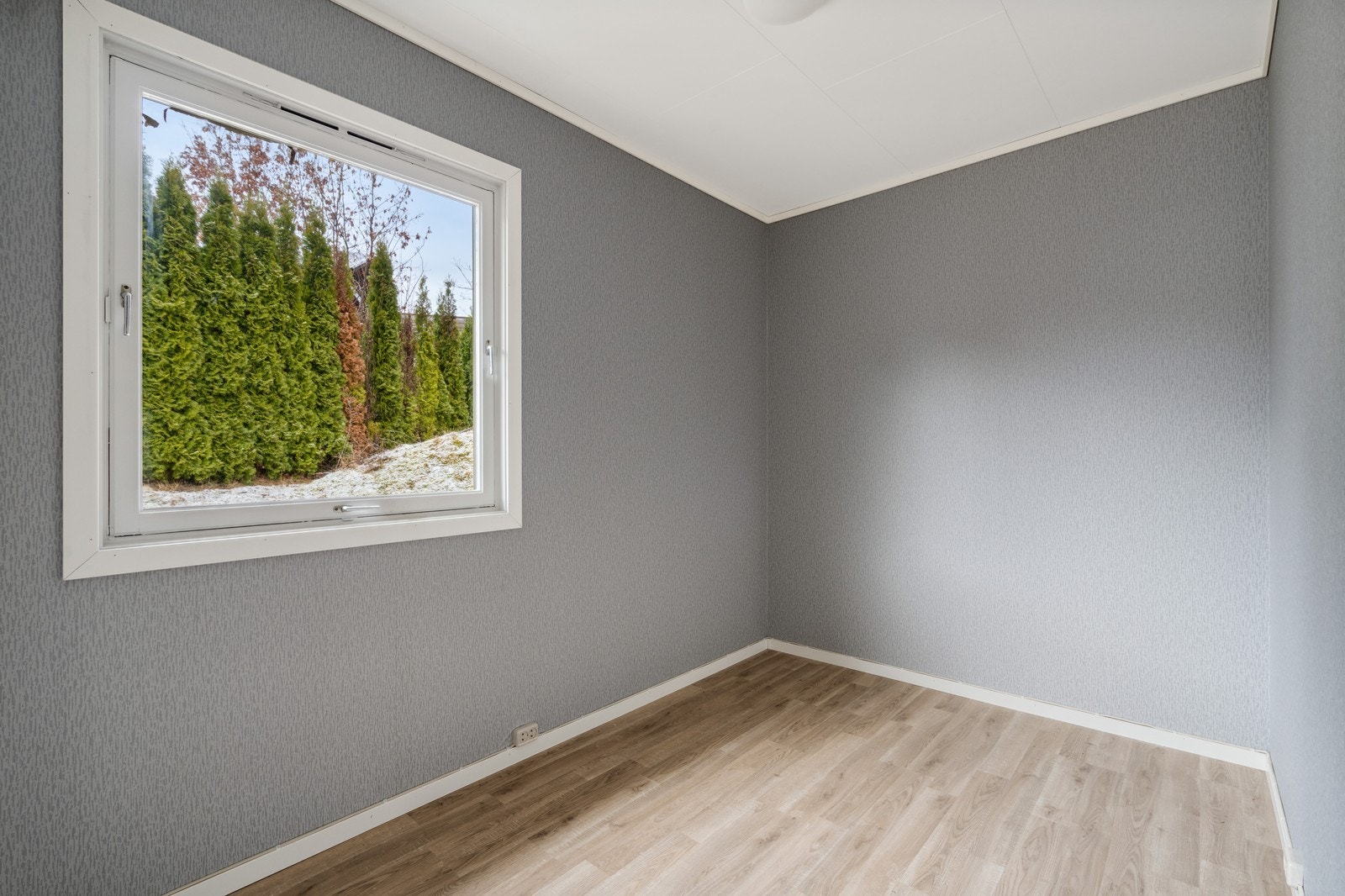 Soverom 4 også med plass til seng arbeidsplass og garderobe. Galleribilde