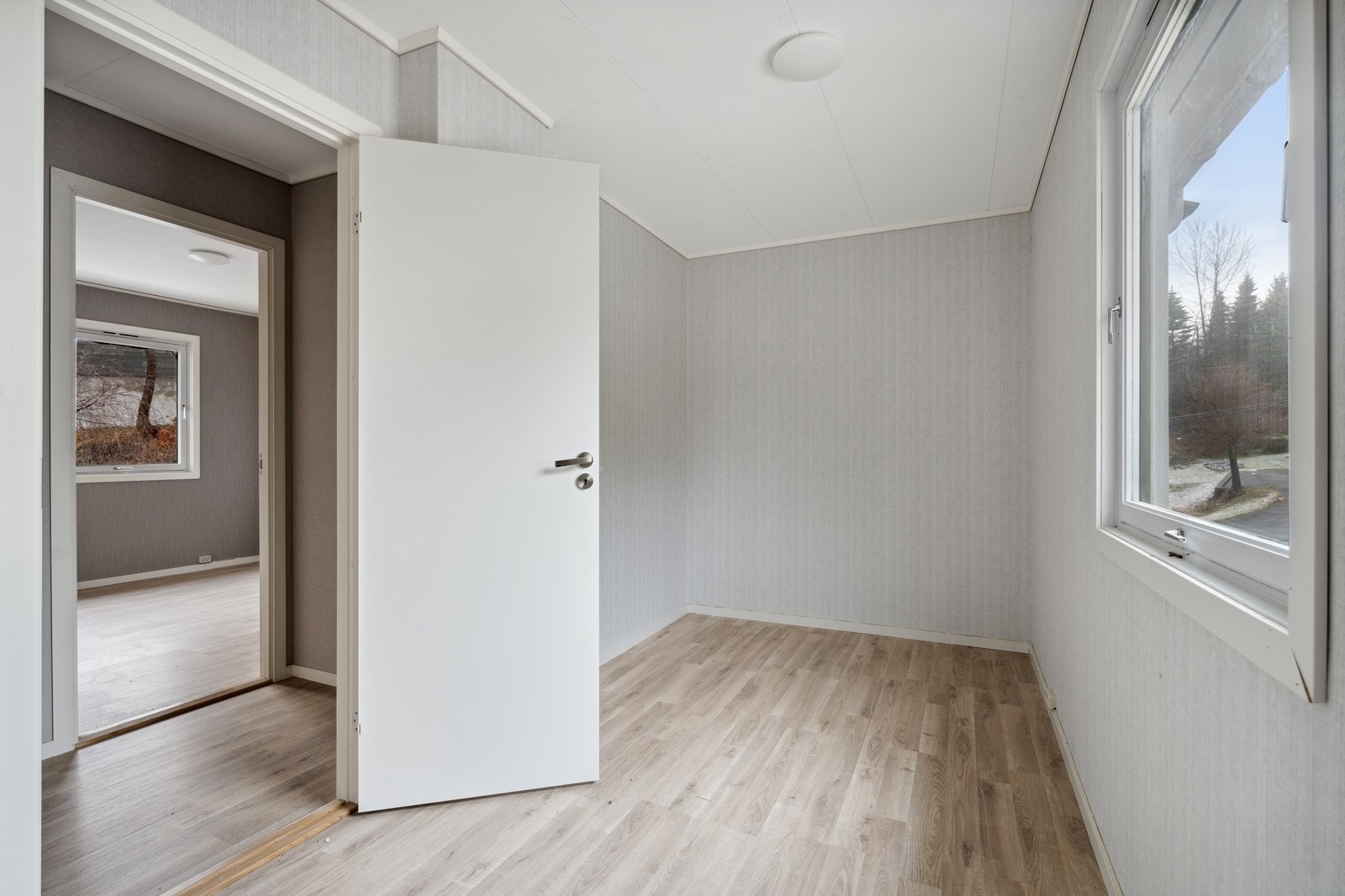 Soverom 3 med plass til dobbeltseng, garderobe og kanskje en liten arbeidsplass. Galleribilde