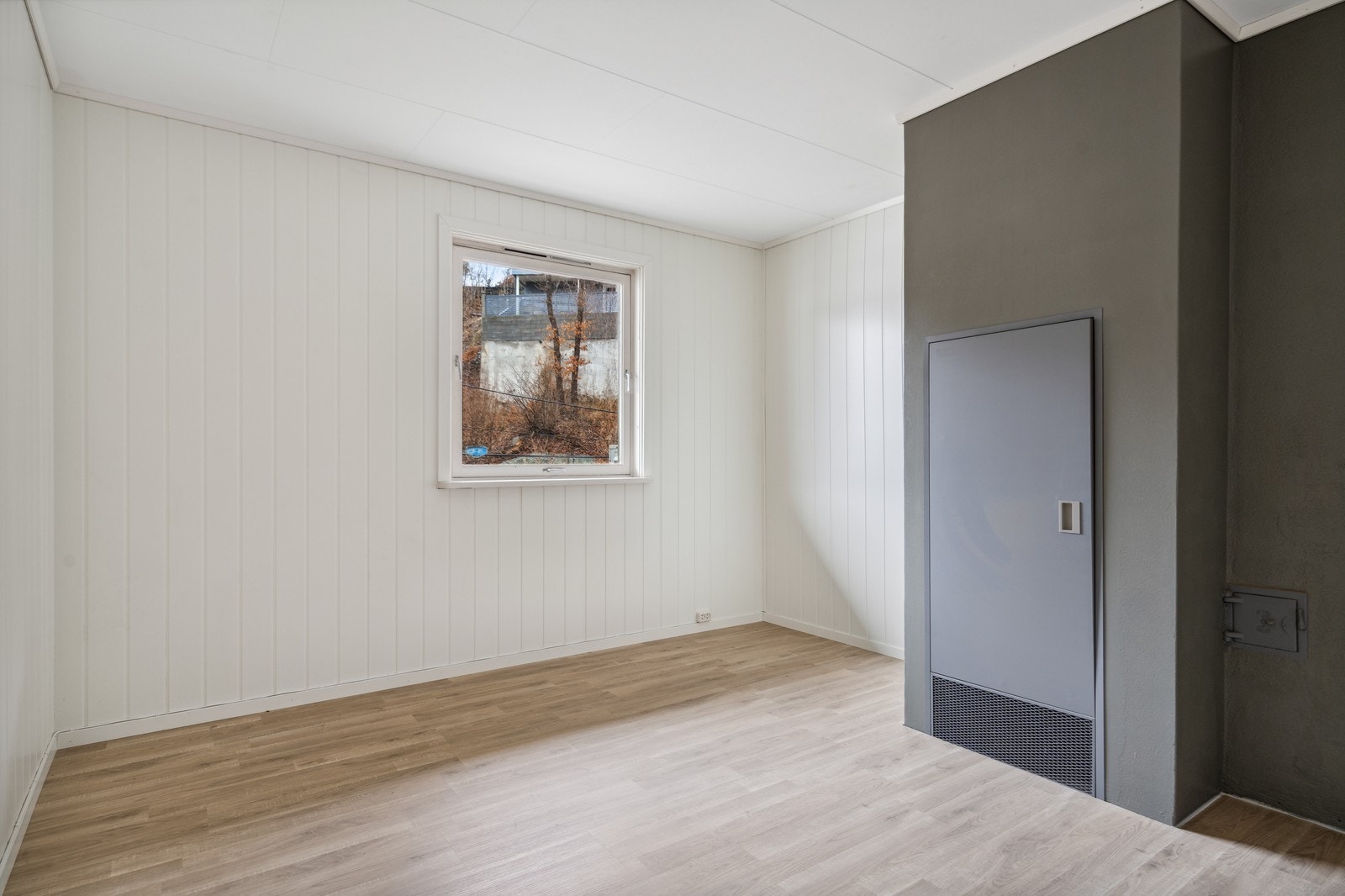 Soverom 1, et stort soverom eller tvstue?. Rommet har innenforliggene soverom og bod. Galleribilde