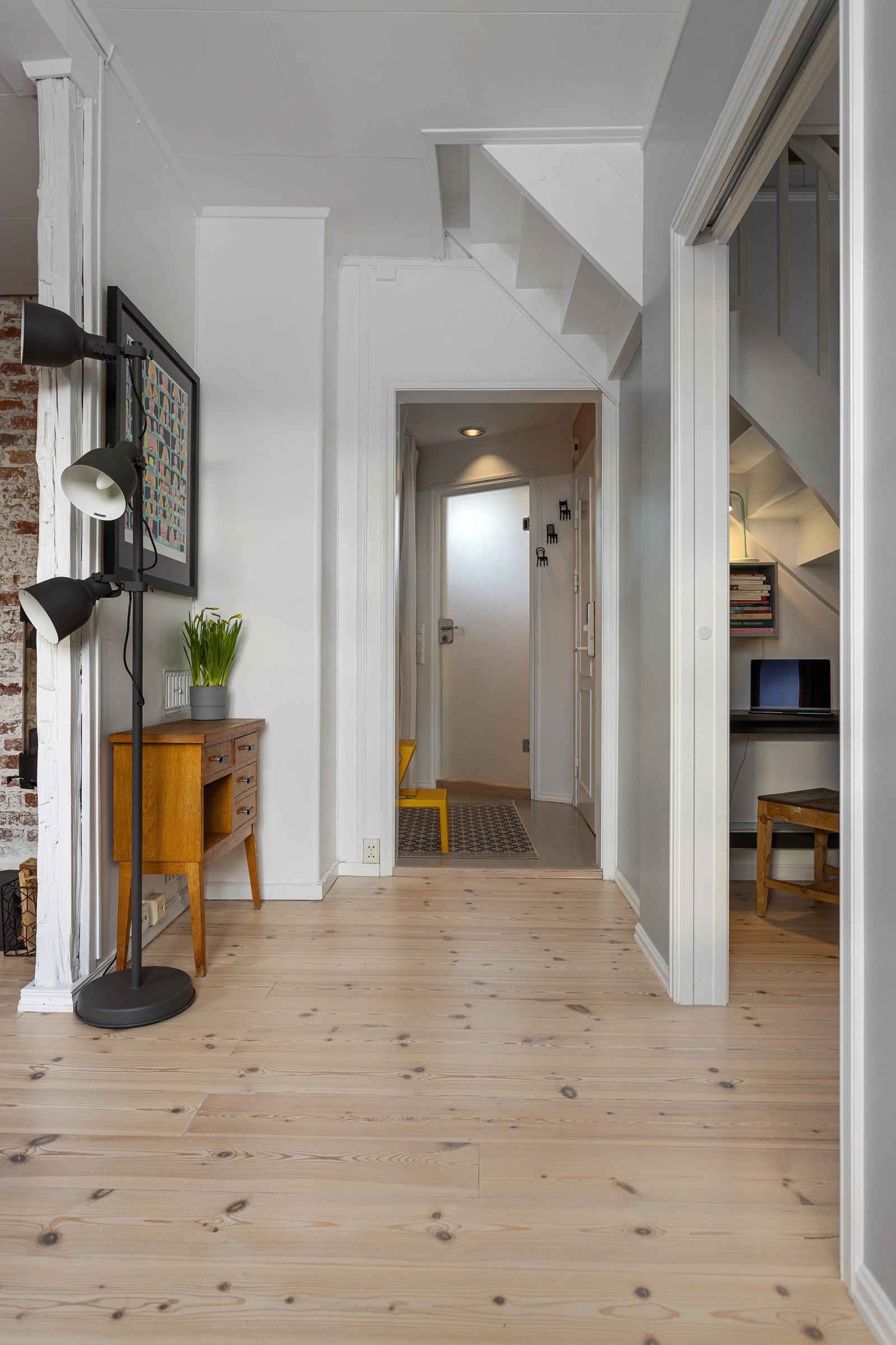 Badet ligger i en fin og praktisk tilknytning til entréen. Galleribilde