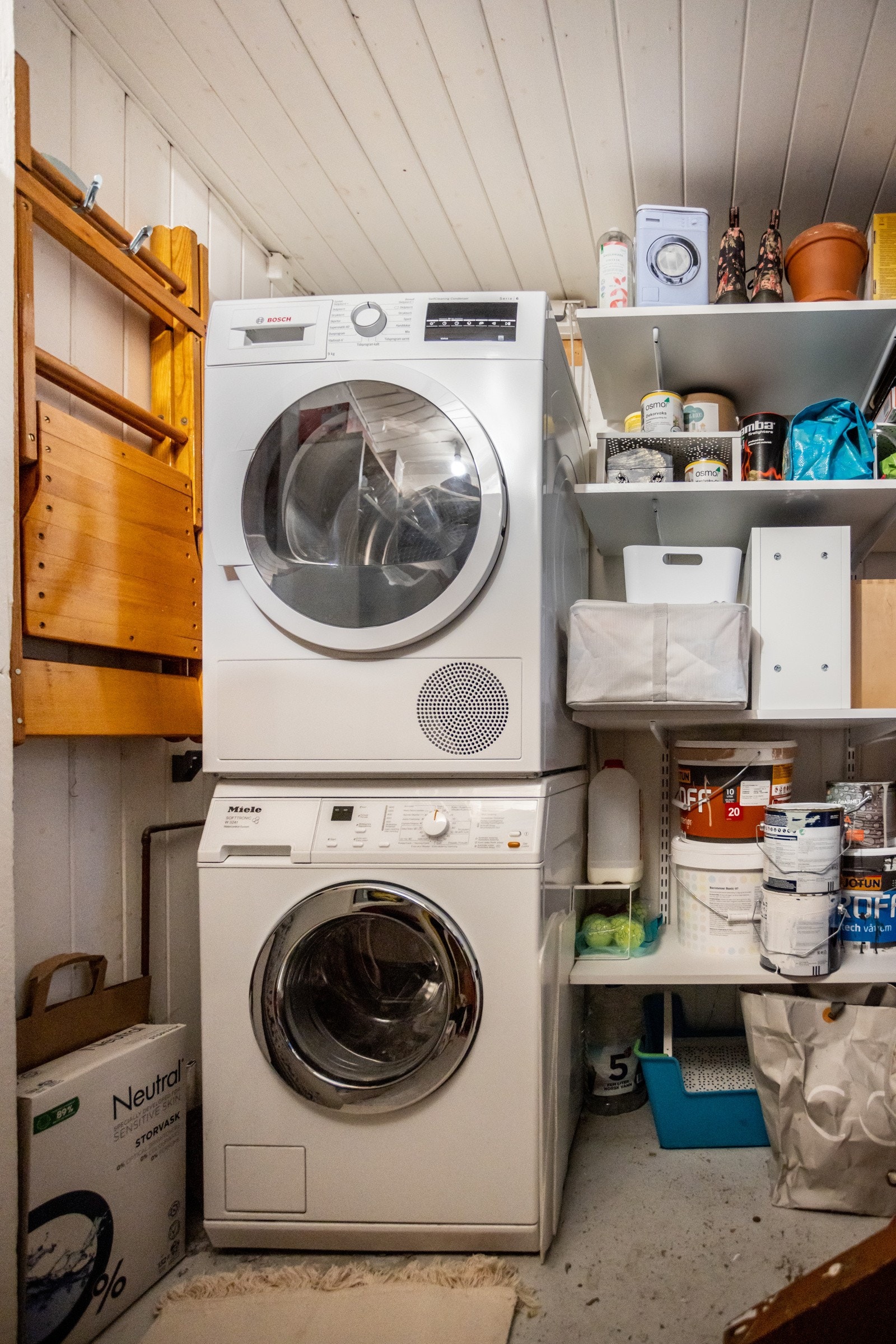 Kjellerbod på ca. 5 m² med opplegg for vaskemaskin. Galleribilde
