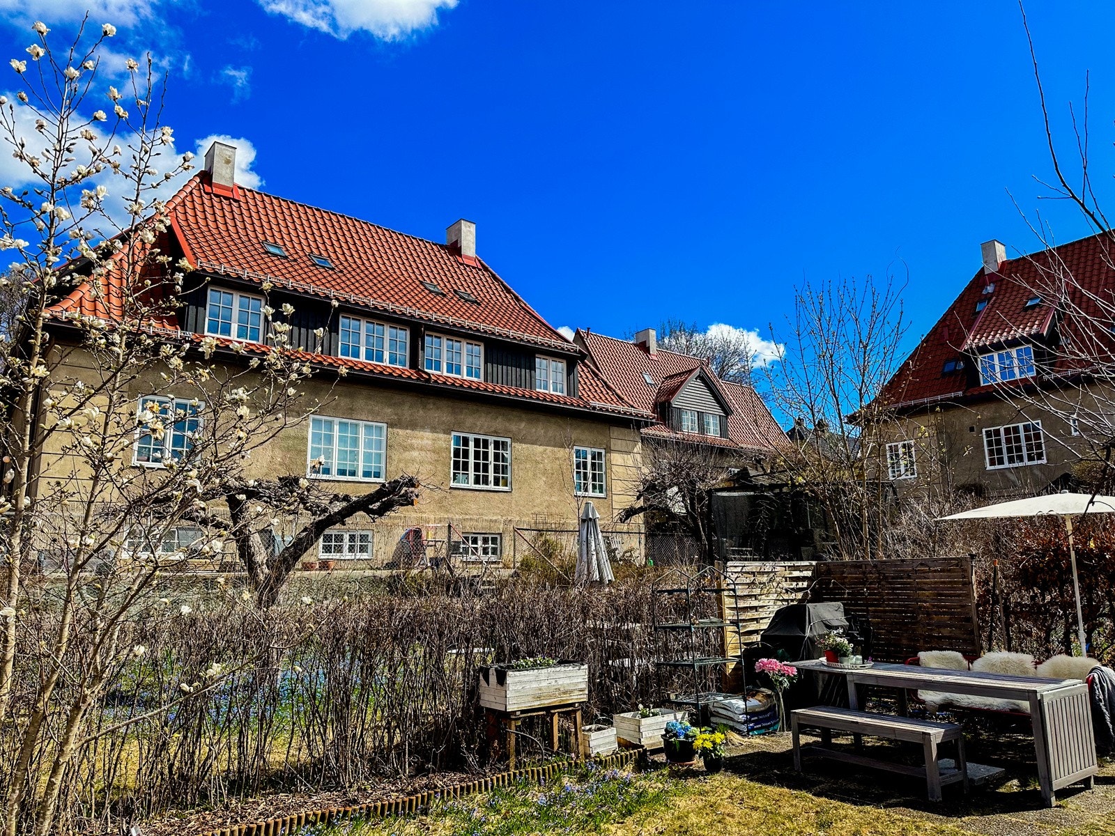 Et trygt bo- og oppvekstmiljø for barn i alle aldre. Naboskapet i Ullevål er beskrevet som svært hyggelig. Galleribilde