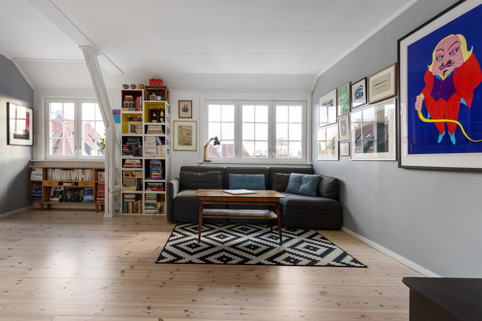 Stuen har god plass til sofaseksjon og øvrig innredning etter ønske og behov. Galleribilde