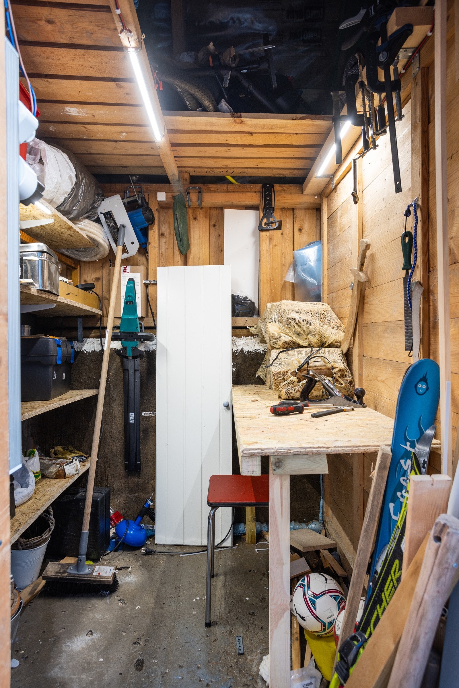 Utebod. Uteboden har strømtilkobling via skjøteledning. Galleribilde