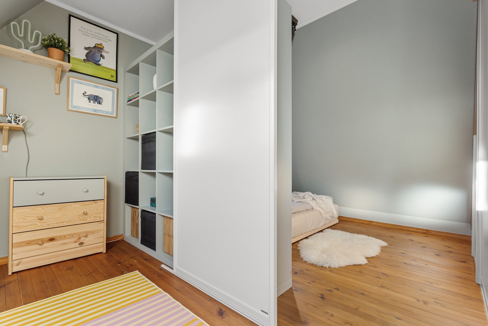 Hovedsoverommet og barnerommet ligger i en fin tilknytning til hverandre. Galleribilde