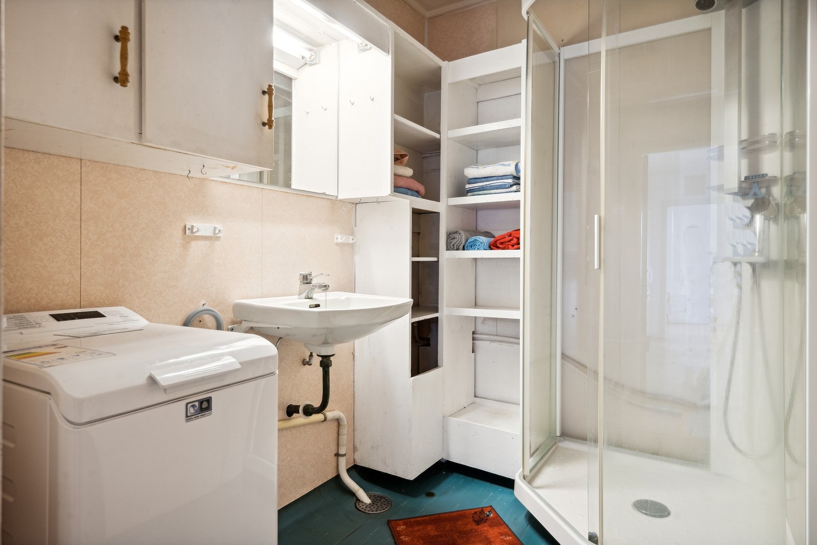 Badet innehar nødvendige fasiliteter, dog kan ny eier regne inn en oppgradering. Galleribilde