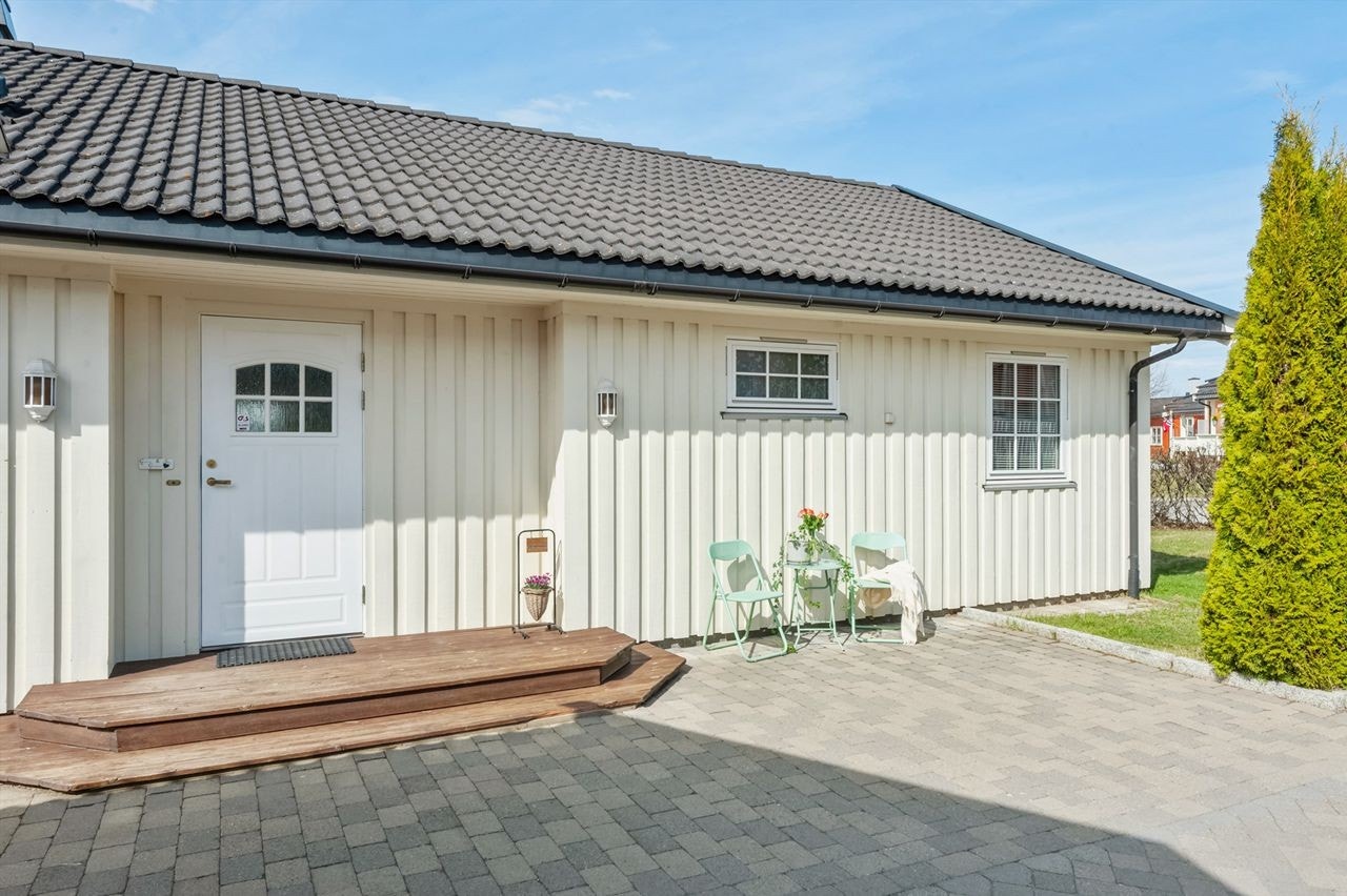 Ved inngangspartiet kan du nyte morgen- og formiddagssolen. Galleribilde