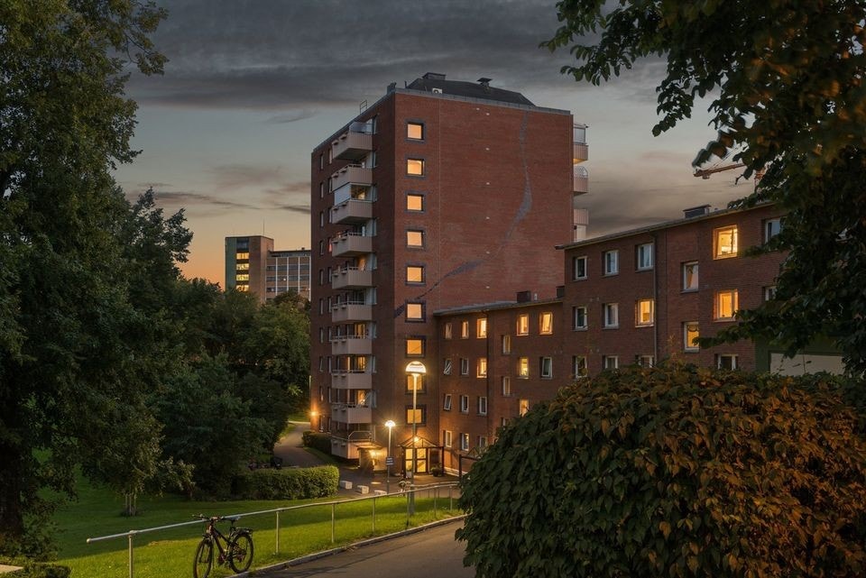 Leiligheten ligger sentralt, samtidig i tilbaketrukkede omgivelser Galleribilde