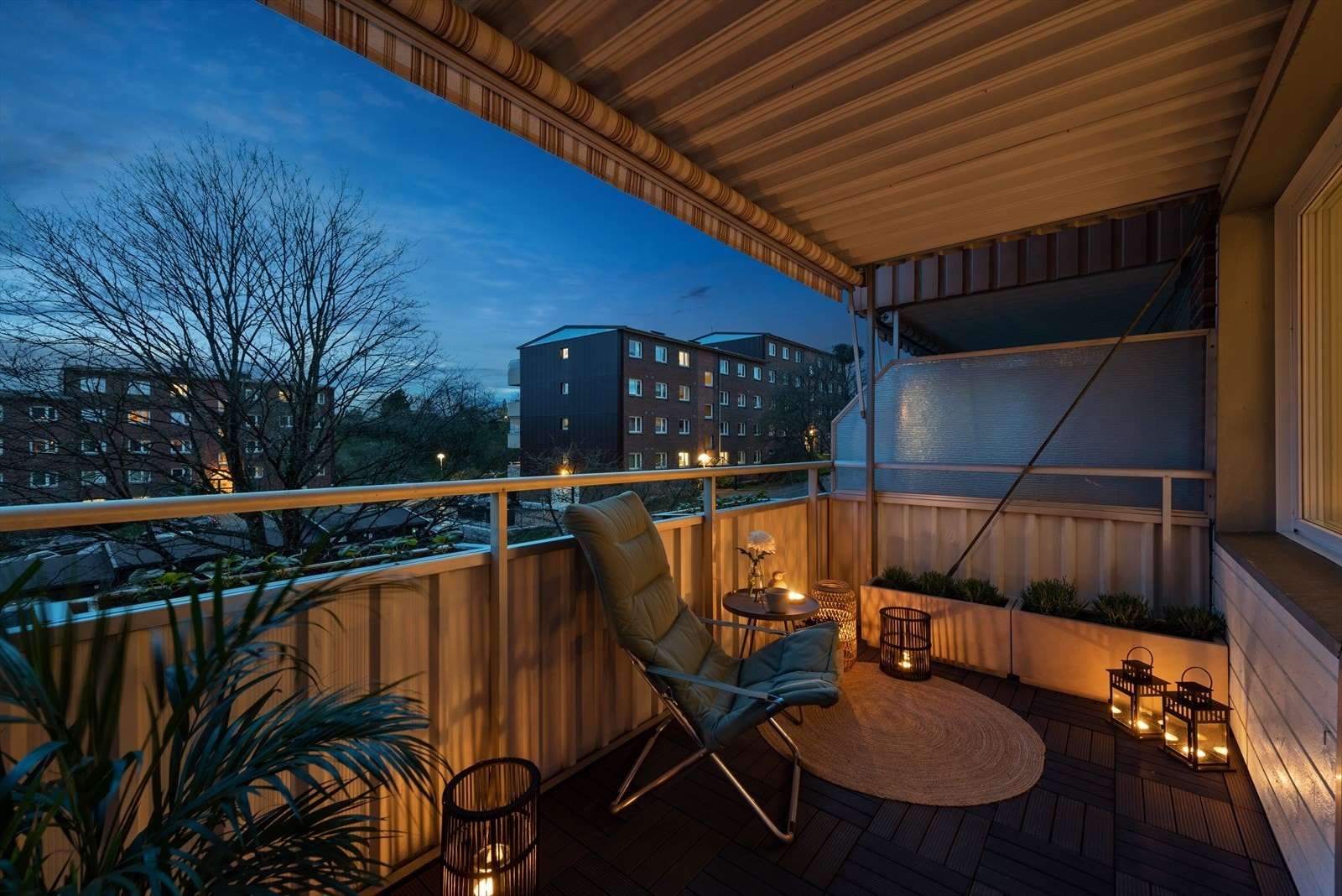 Her kan sene sommerkvelder nytes i sola med venner og familie, med noe godt på grillen Galleribilde