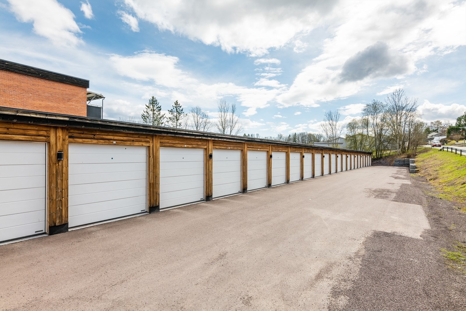 Garasje medfølger leiligheten Galleribilde