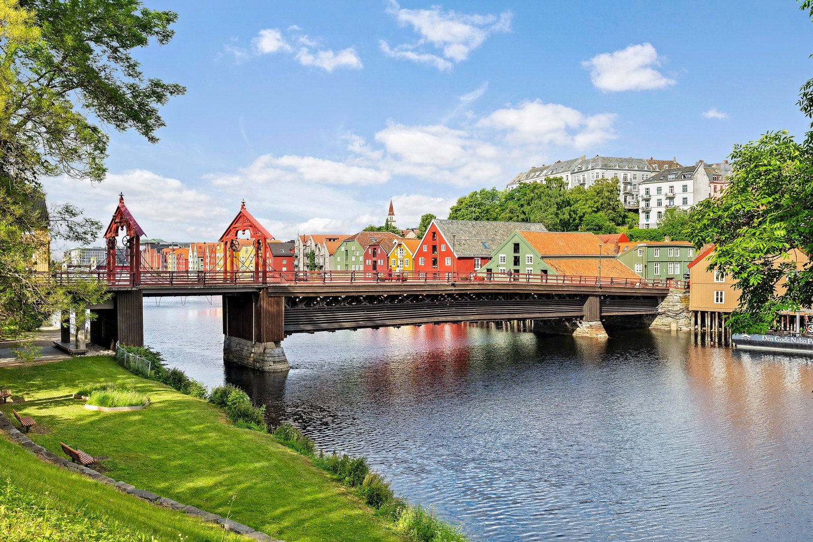 Gangavstand til Bakklandet, hvor du kan spasere langs Nidelven. Galleribilde