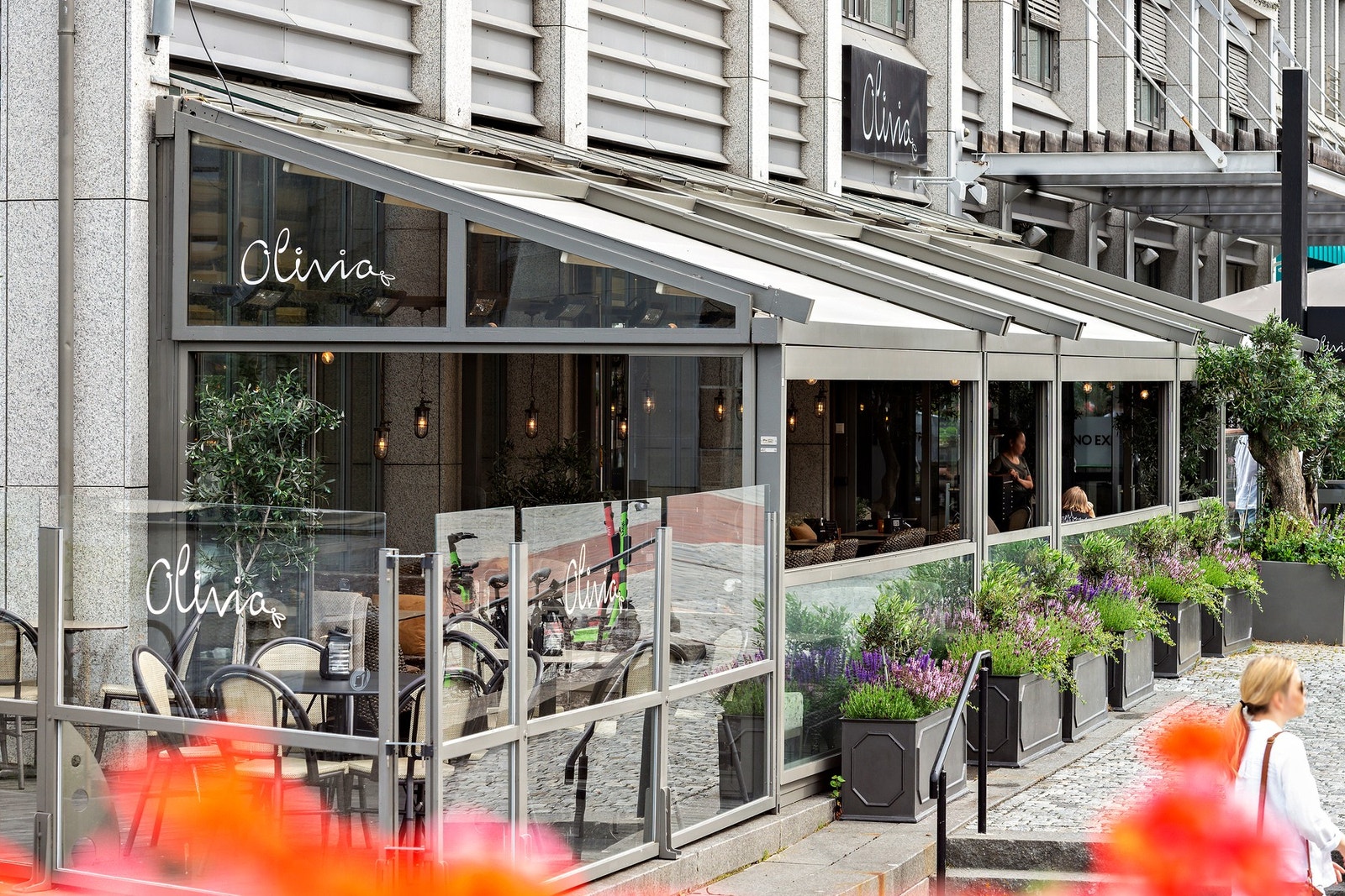 Solsiden kjøpesenter har stort utvalg av butikker, frisører, bakeri, Vinmonopol m.m. Galleribilde
