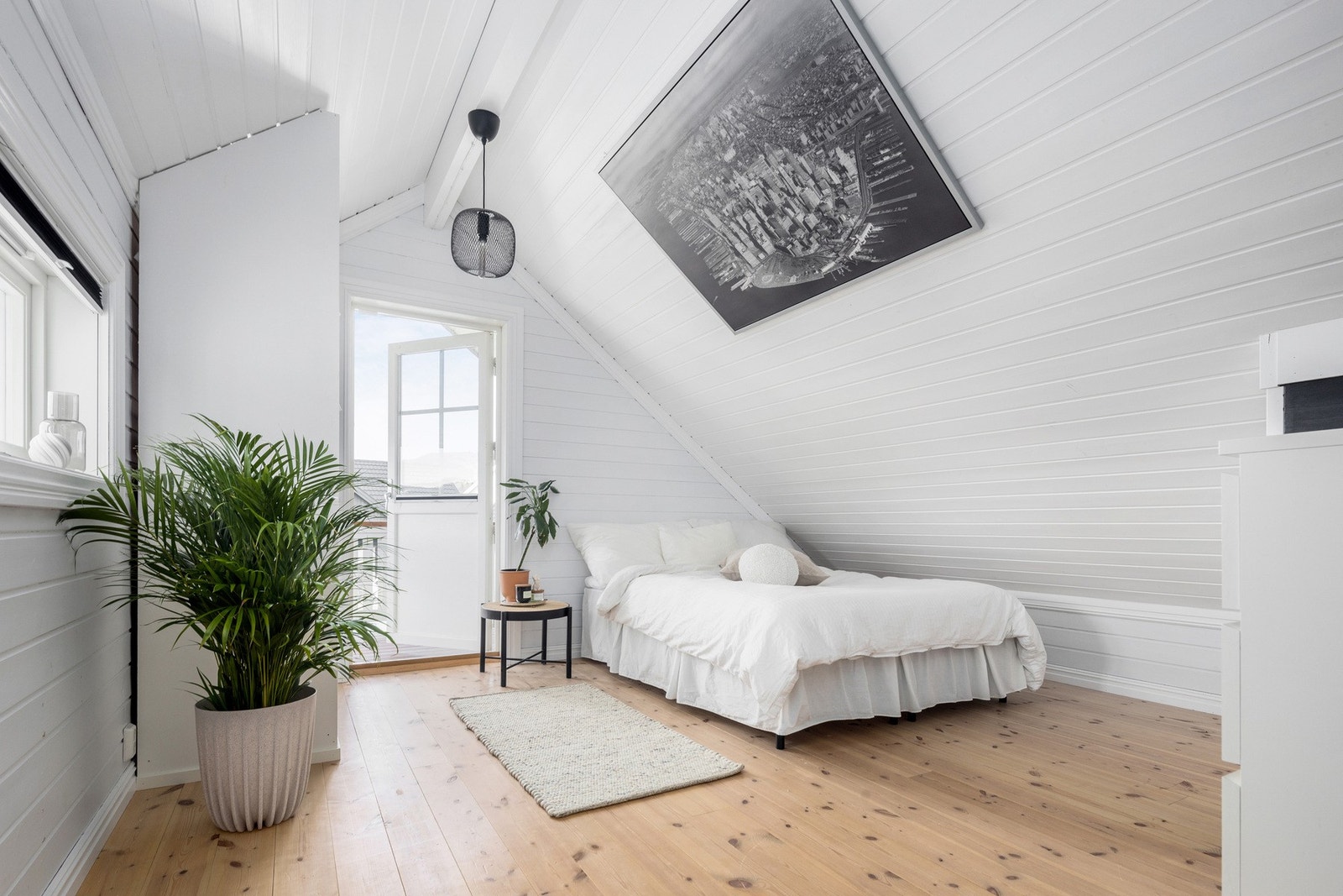 Soverom med utgang til luftebalkong Galleribilde