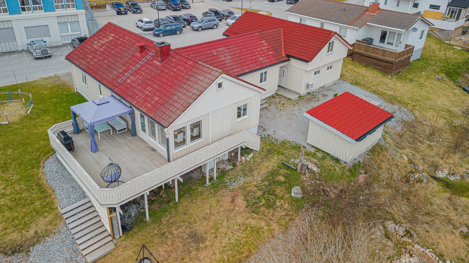 Dronebilde over eiendommen Galleribilde