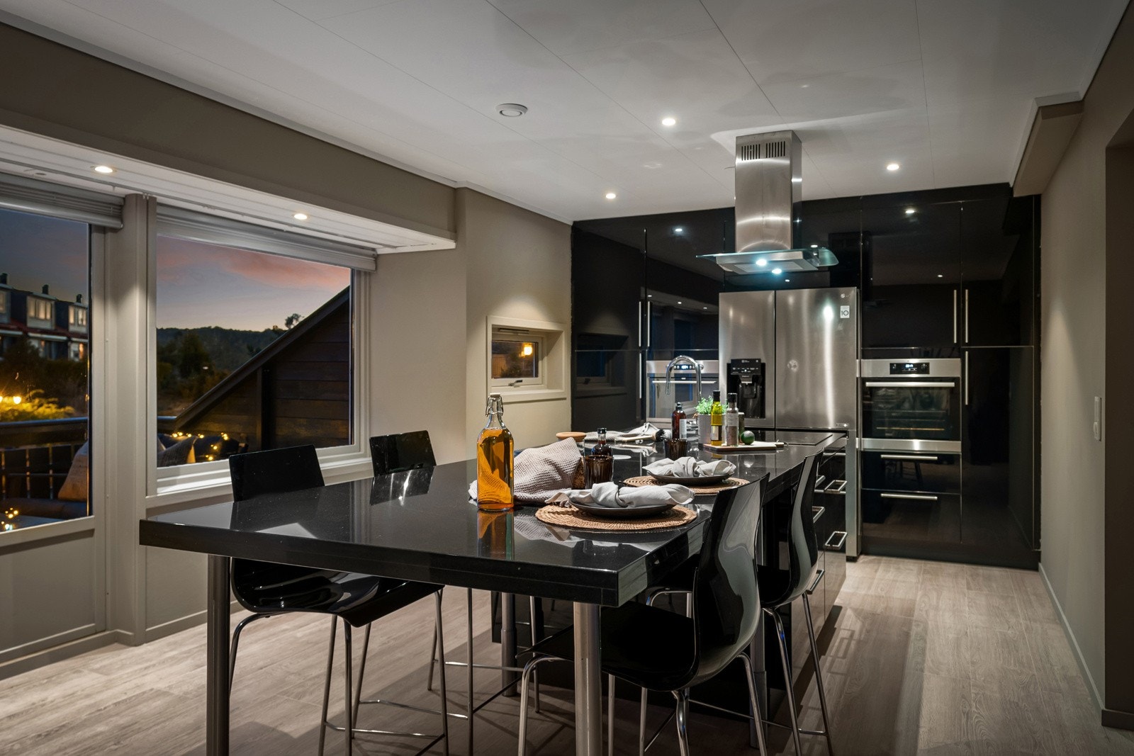 Flott kjøkkeninnredning fra Ikea som var ny i 2008. Galleribilde