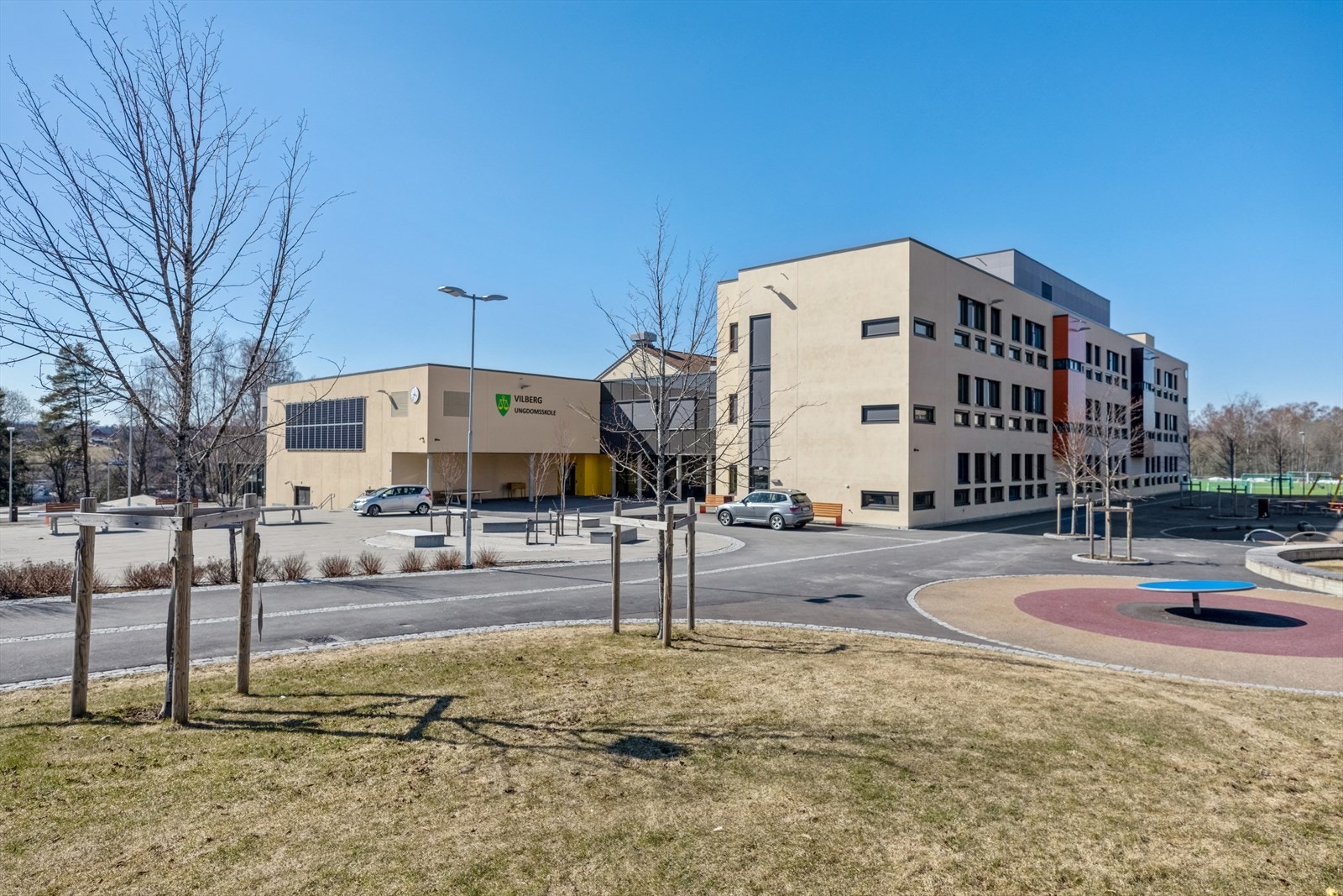 Vilberg ungdomsskole er kort vei fra boligen. Galleribilde