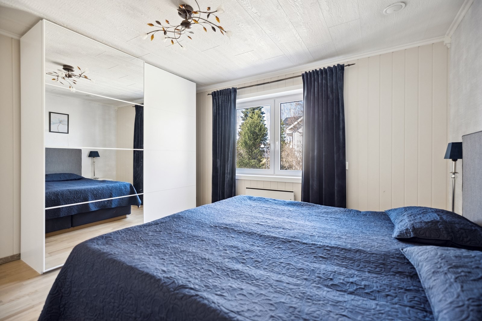 Soverommet har plass til stor garderobeskap. Galleribilde