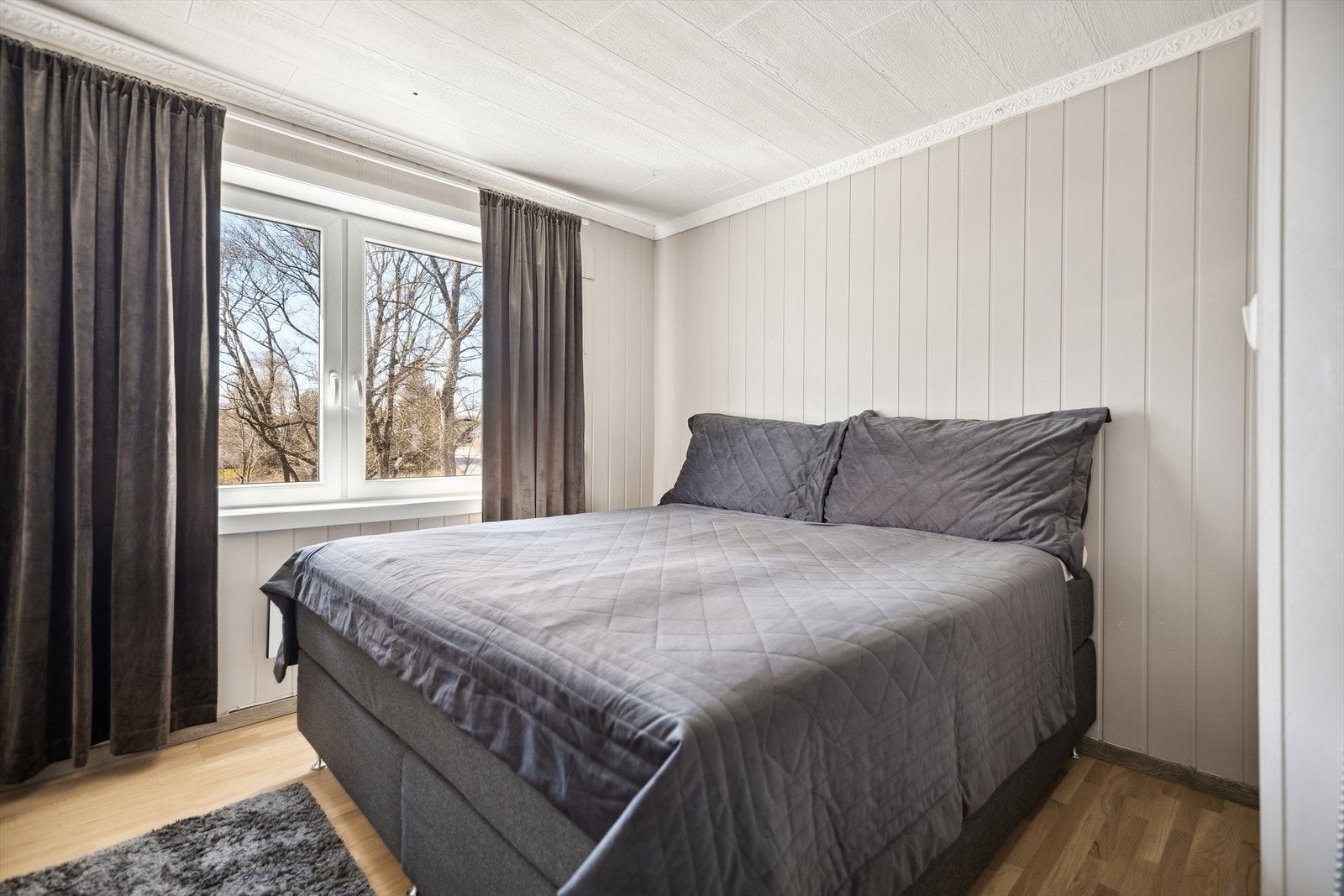 Soverom 2: Alle soverommene har plass til dobbeltseng og nattbord. Galleribilde