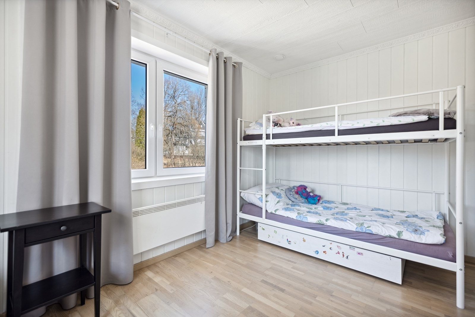 God plass til køyeseng. Galleribilde