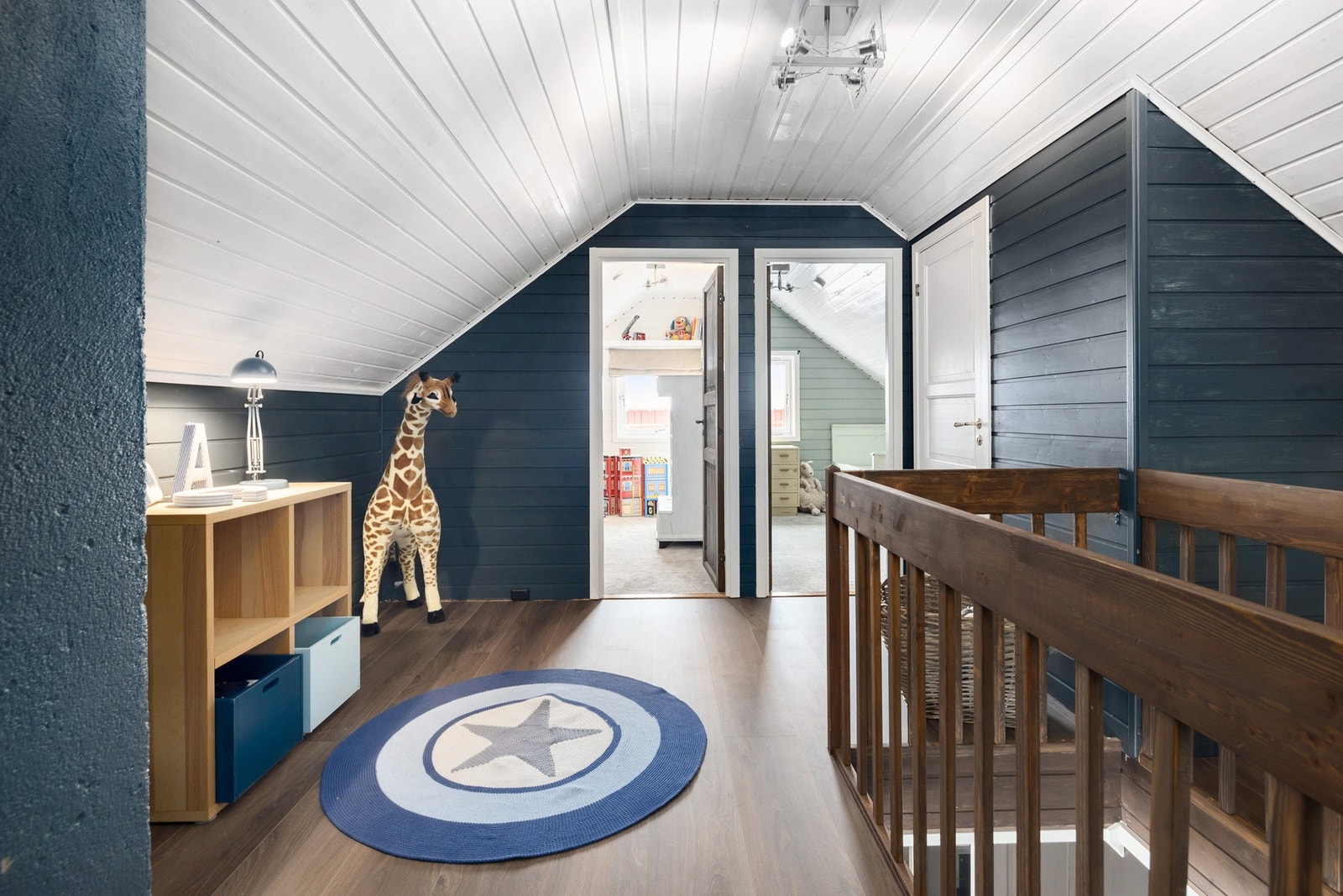 Loftsetasjen består av stue og 3 soverom Galleribilde