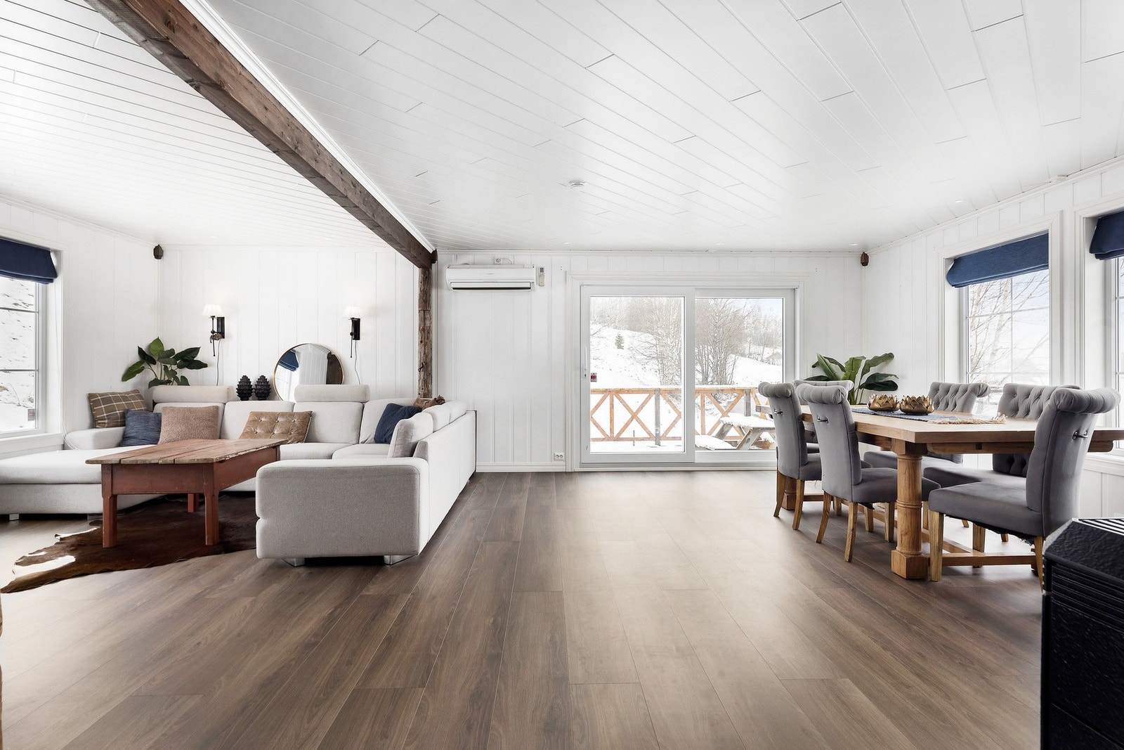 Utgang fra stue til veranda Galleribilde