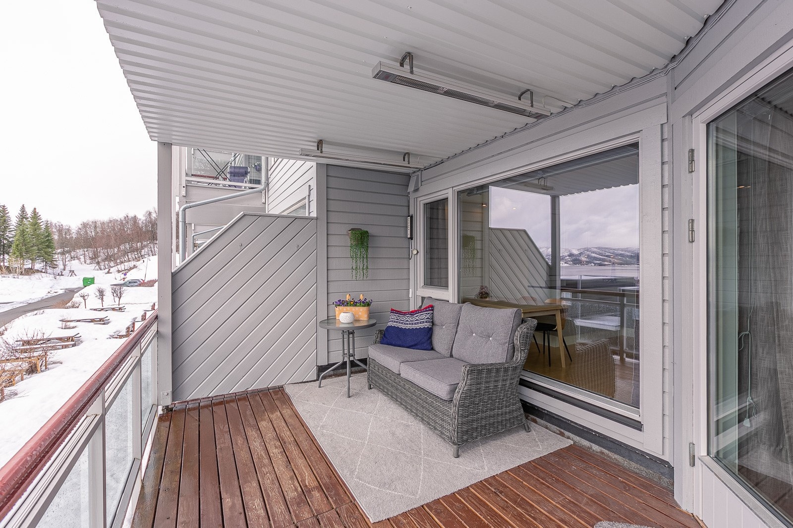 Den overbygde verandaen kan fungere som en forlengelse av stuen på fine sommerdager. Galleribilde