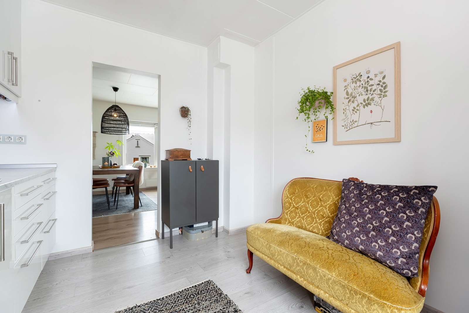Sofa eller kjøkkenbord på kjøkken? Galleribilde