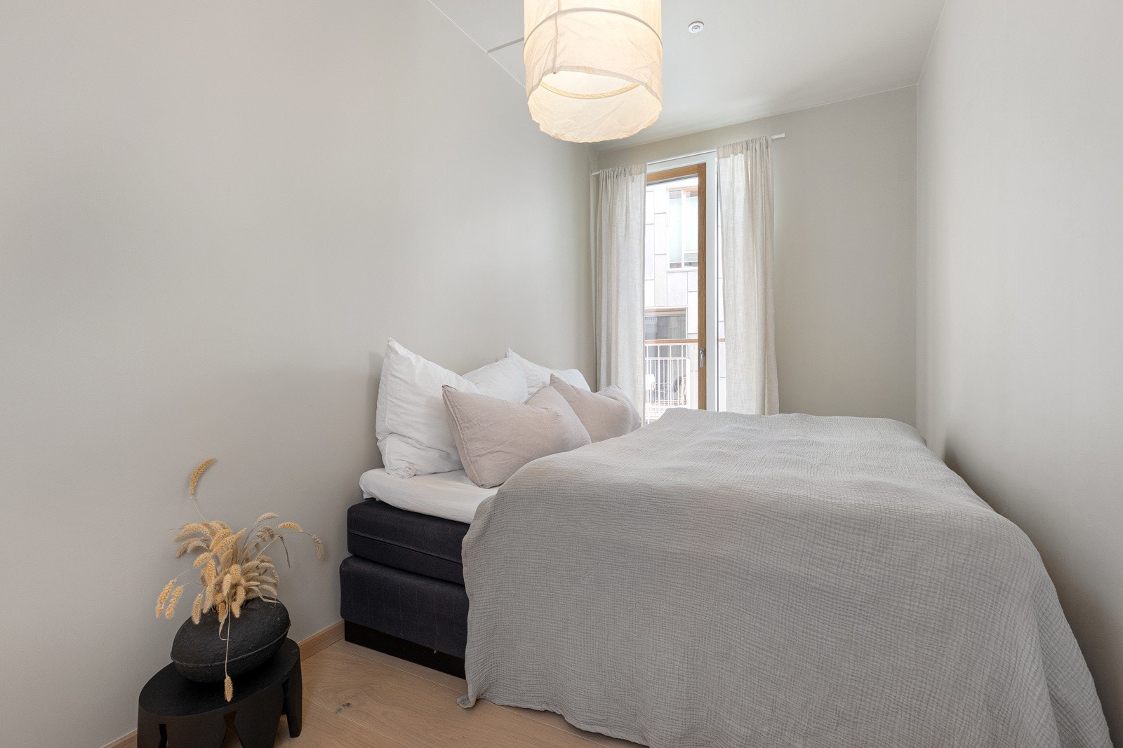 Begge soverom er malt i lyse delikate farger og er av fine størrelser. Galleribilde