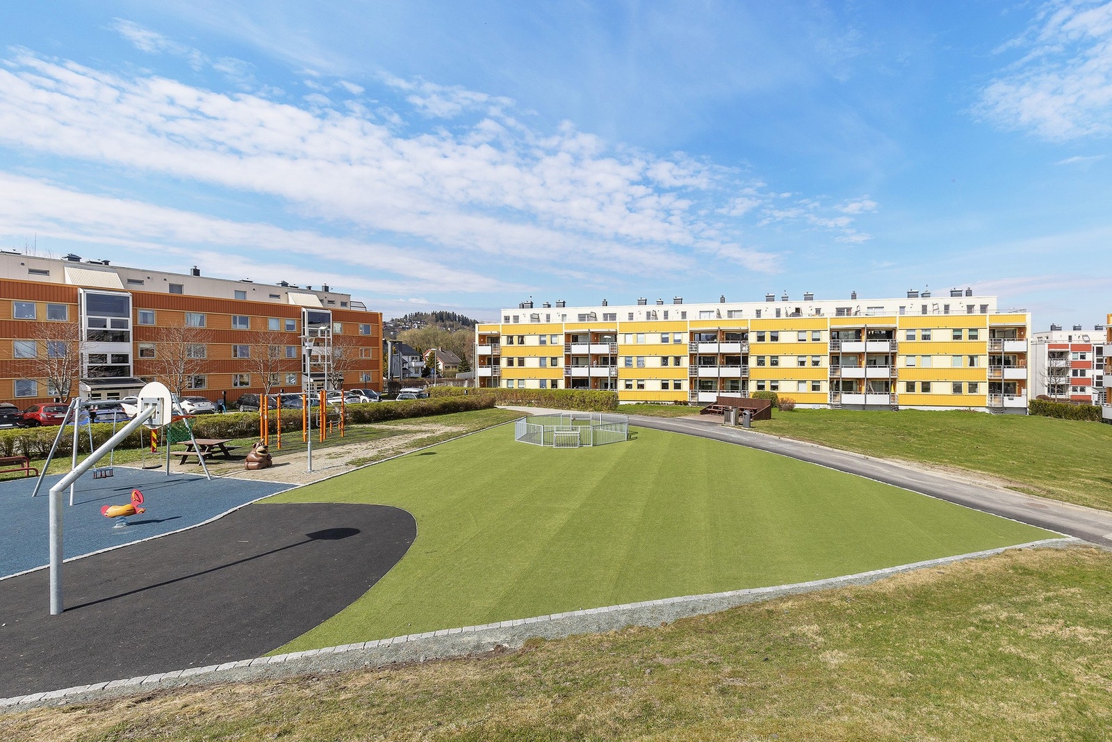Borettslaget har flotte uteområder hvor godværsdagene kan nytes til det fulle. Galleribilde
