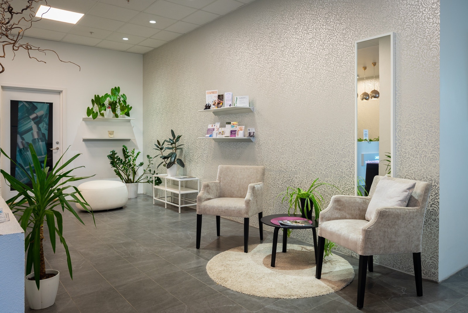 Velværesenteret, vestibyle. Behandlingsrom fra 10 m2 til leie. Galleribilde